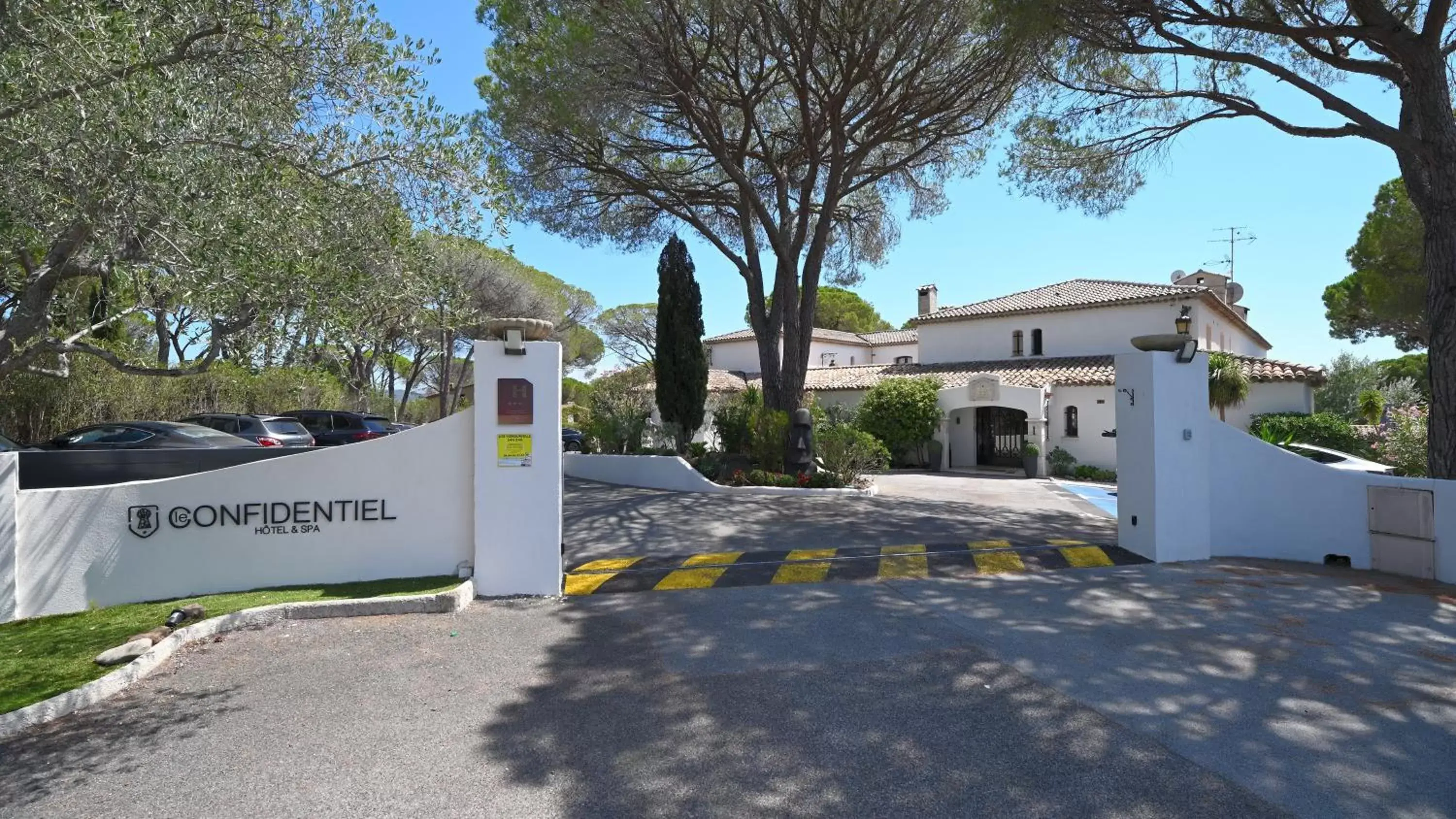 Facade/entrance, Property Building in Le Confidentiel Hôtel & SPA