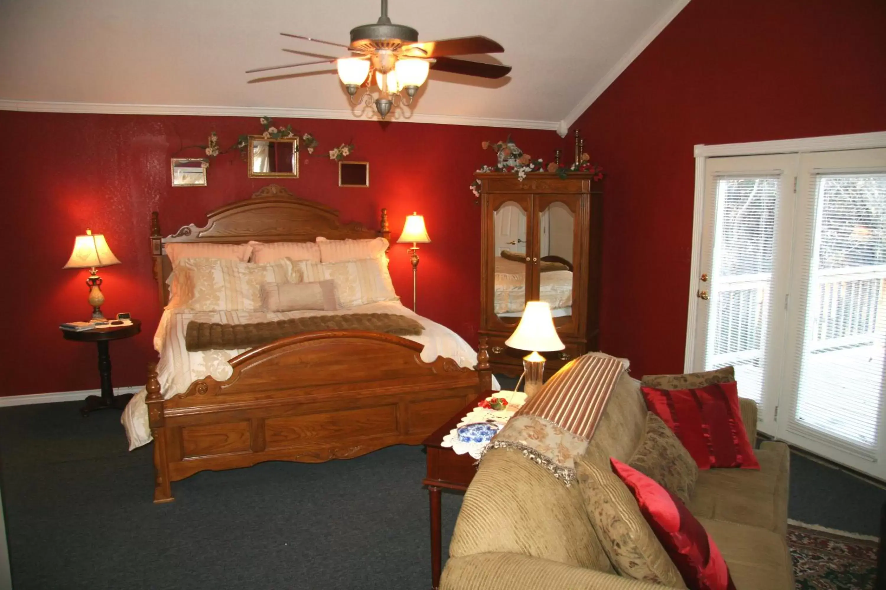 Bed in Bed and Breakfast on White Rock Creek