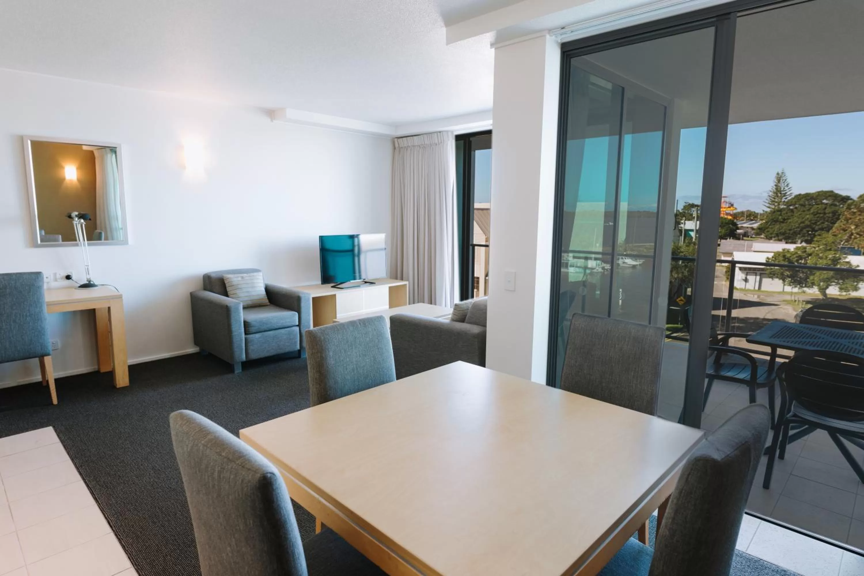 Living room in Ramada Hotel & Suites by Wyndham Ballina Byron