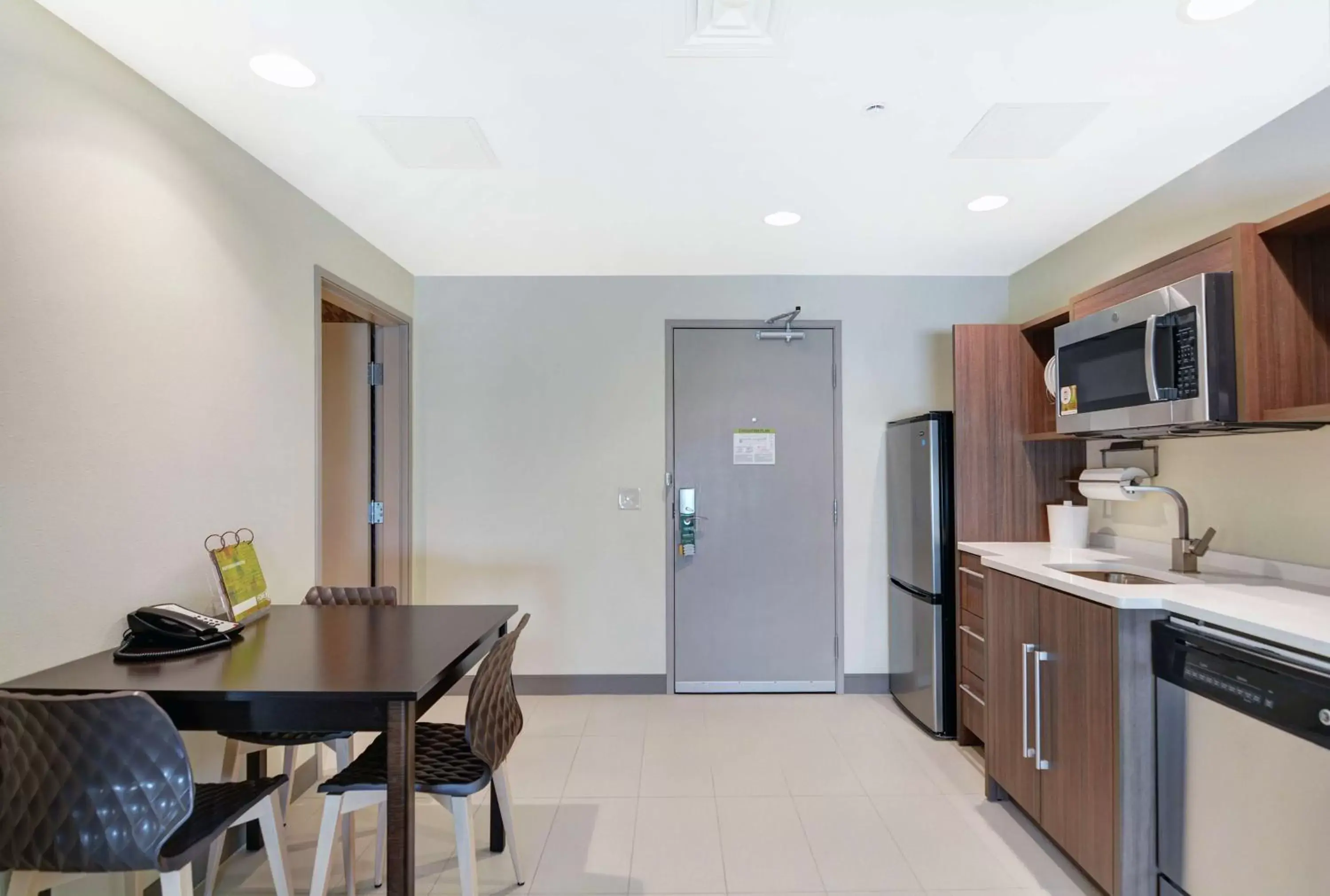 Kitchen or kitchenette, Kitchen/Kitchenette in Home2 Suites By Hilton Grand Junction Northwest