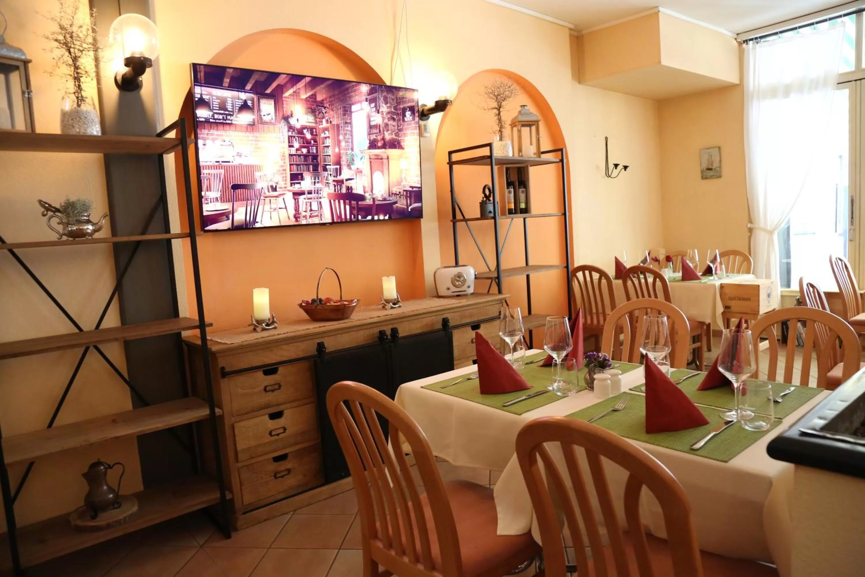 Restaurant/places to eat in Al Pozz Boutique Resort