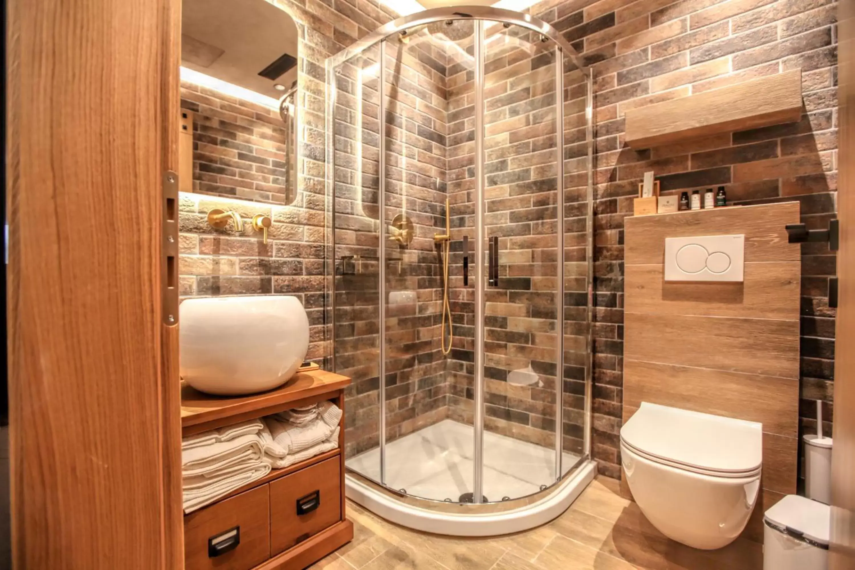 Shower, Bathroom in Meteora Heaven and Earth Kastraki premium suites