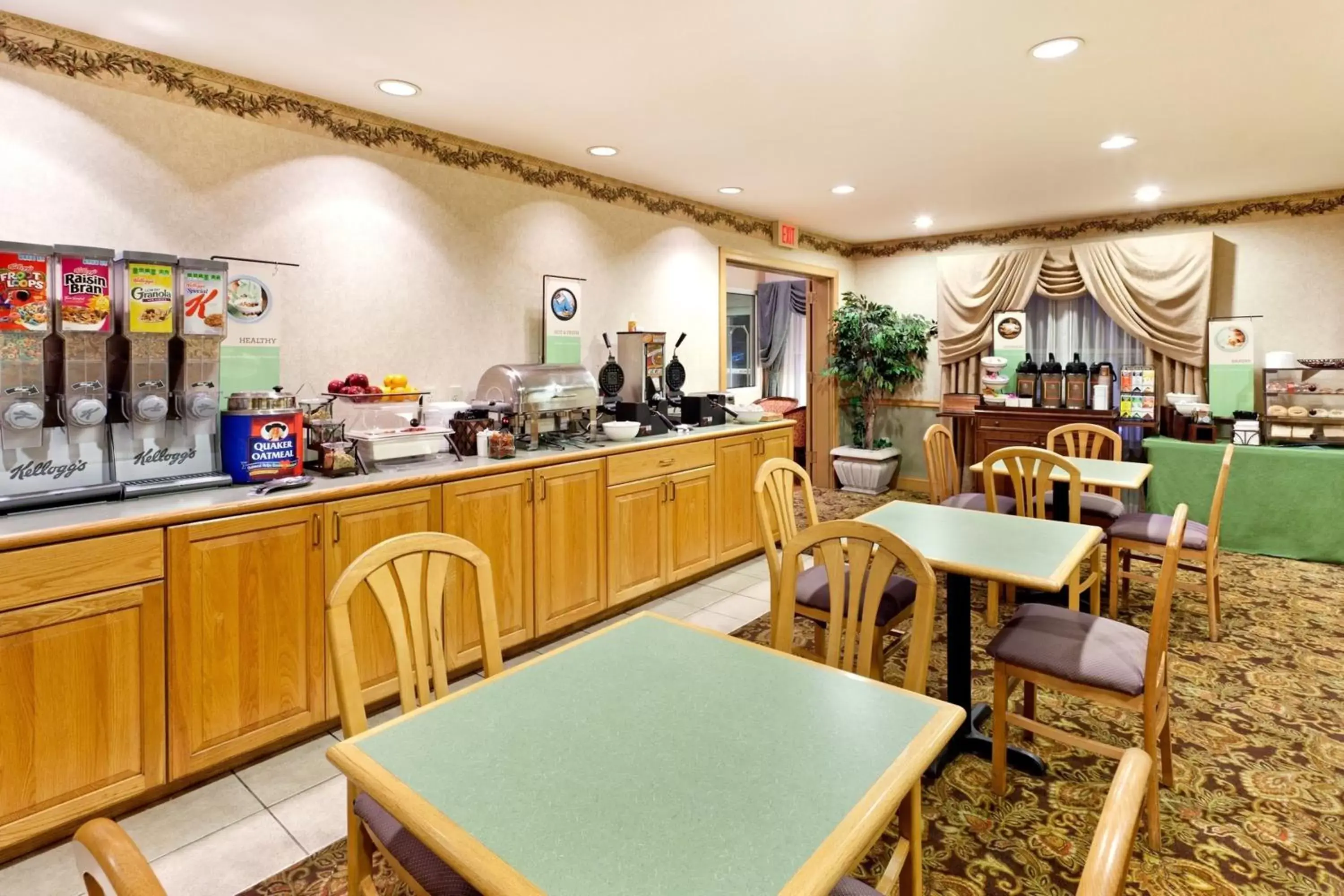 Food, Restaurant/Places to Eat in Country Inn & Suites by Radisson, Frackville (Pottsville), PA