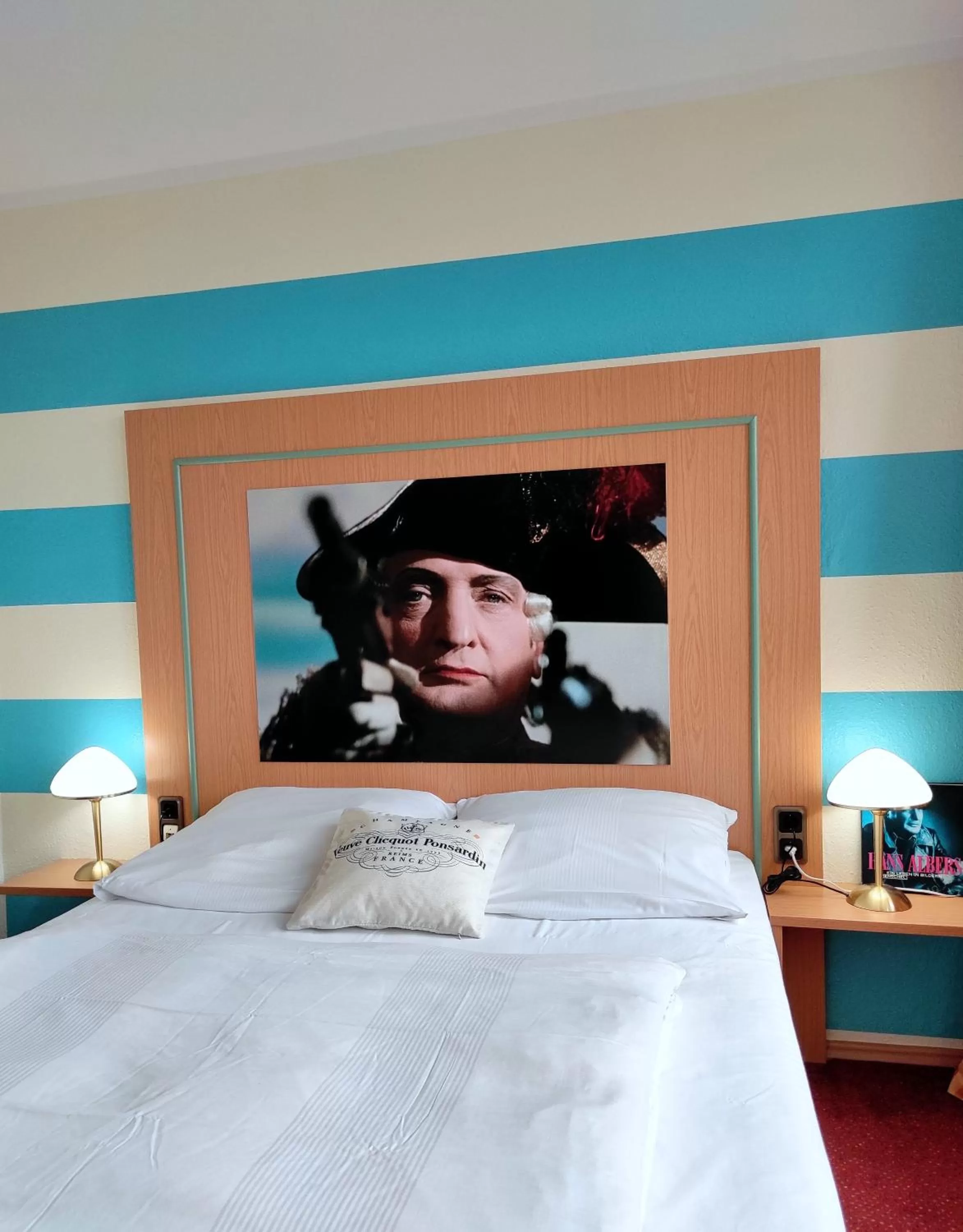 Photo of the whole room, Bed in Retro - Art - Hotel Lünen