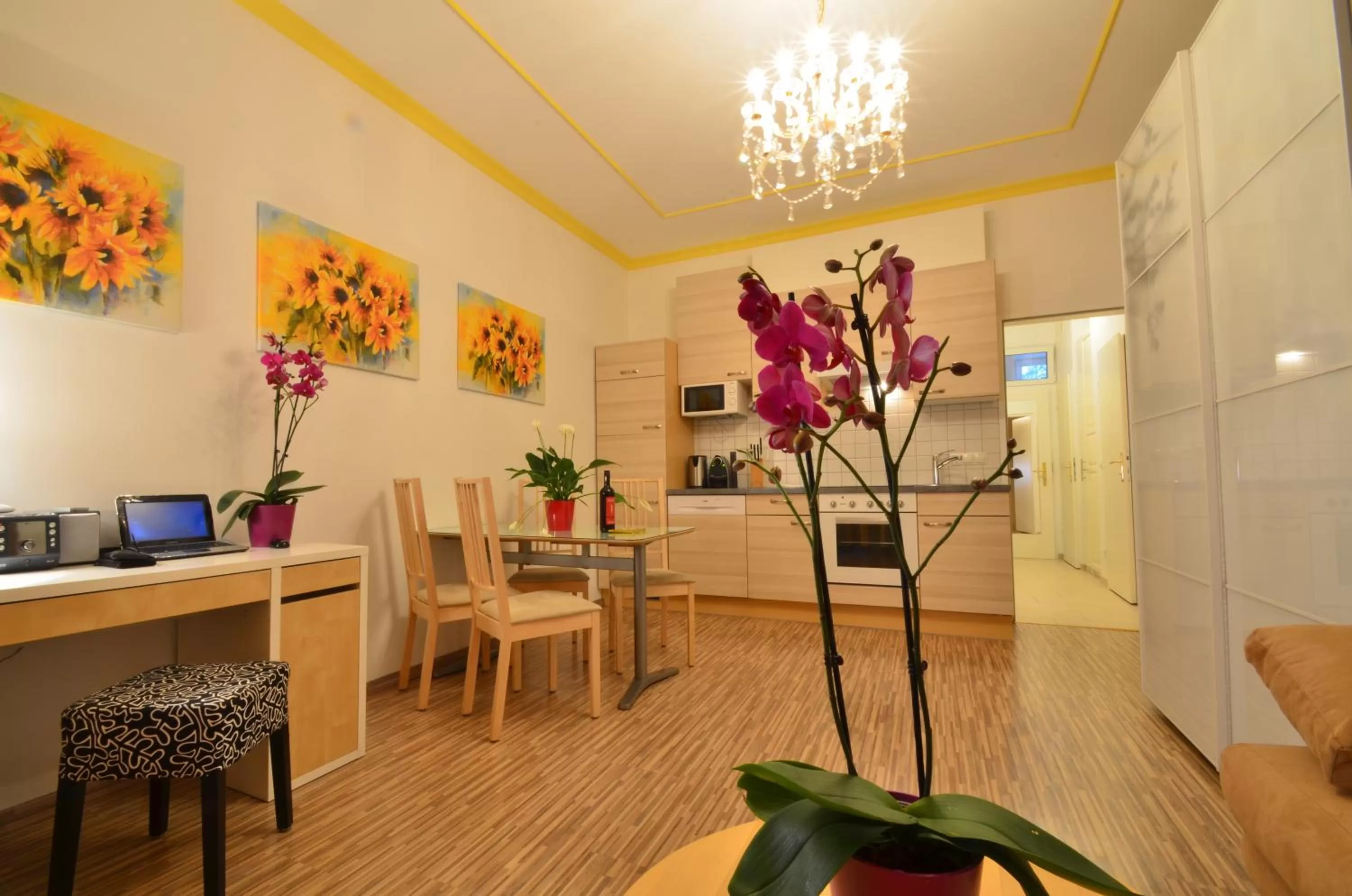Kitchen or kitchenette in AJO Apartments - Messe City Flat - Self-Check-in