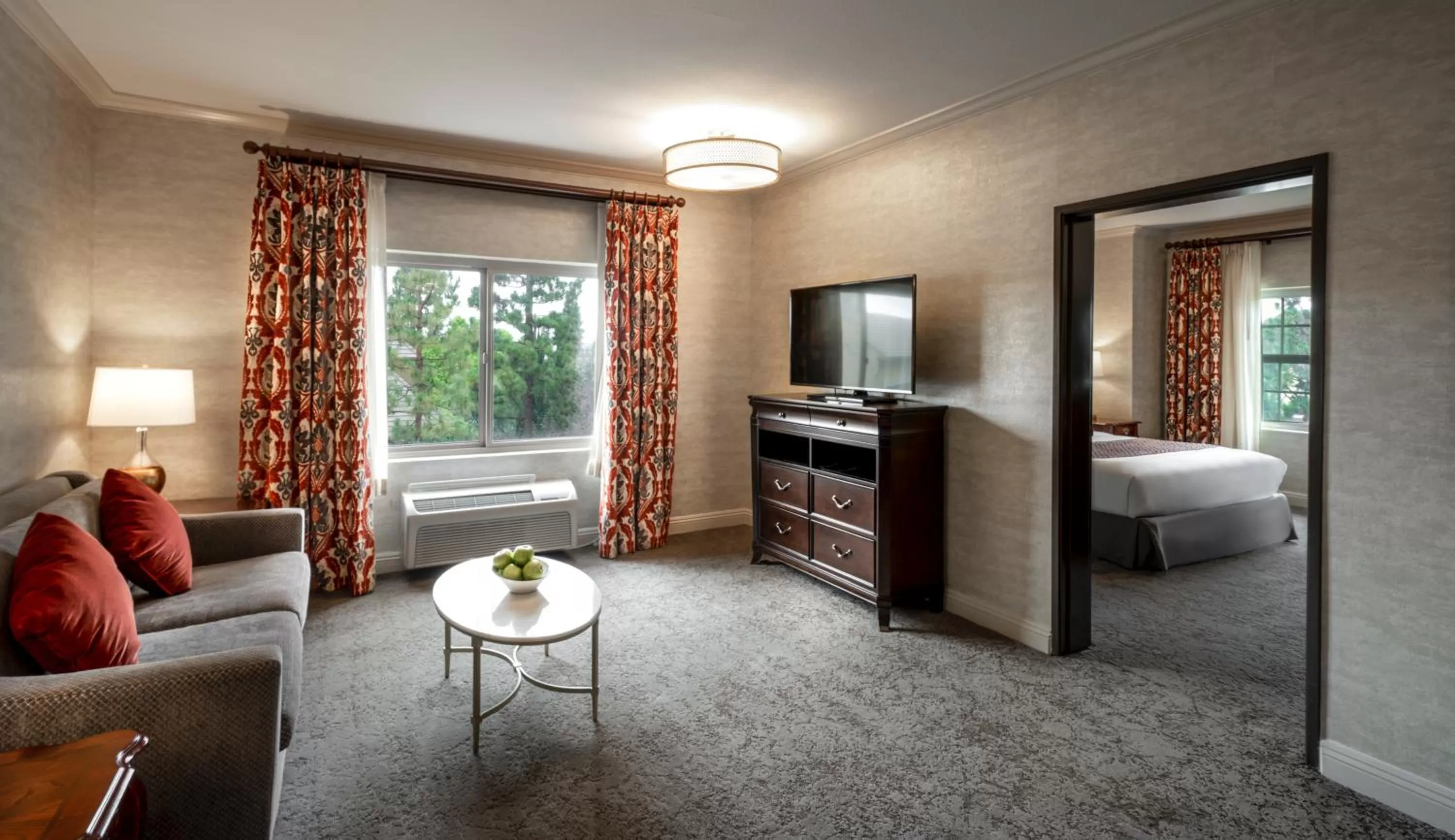 Photo of the whole room, Bed in Ayres Hotel Costa Mesa Newport Beach