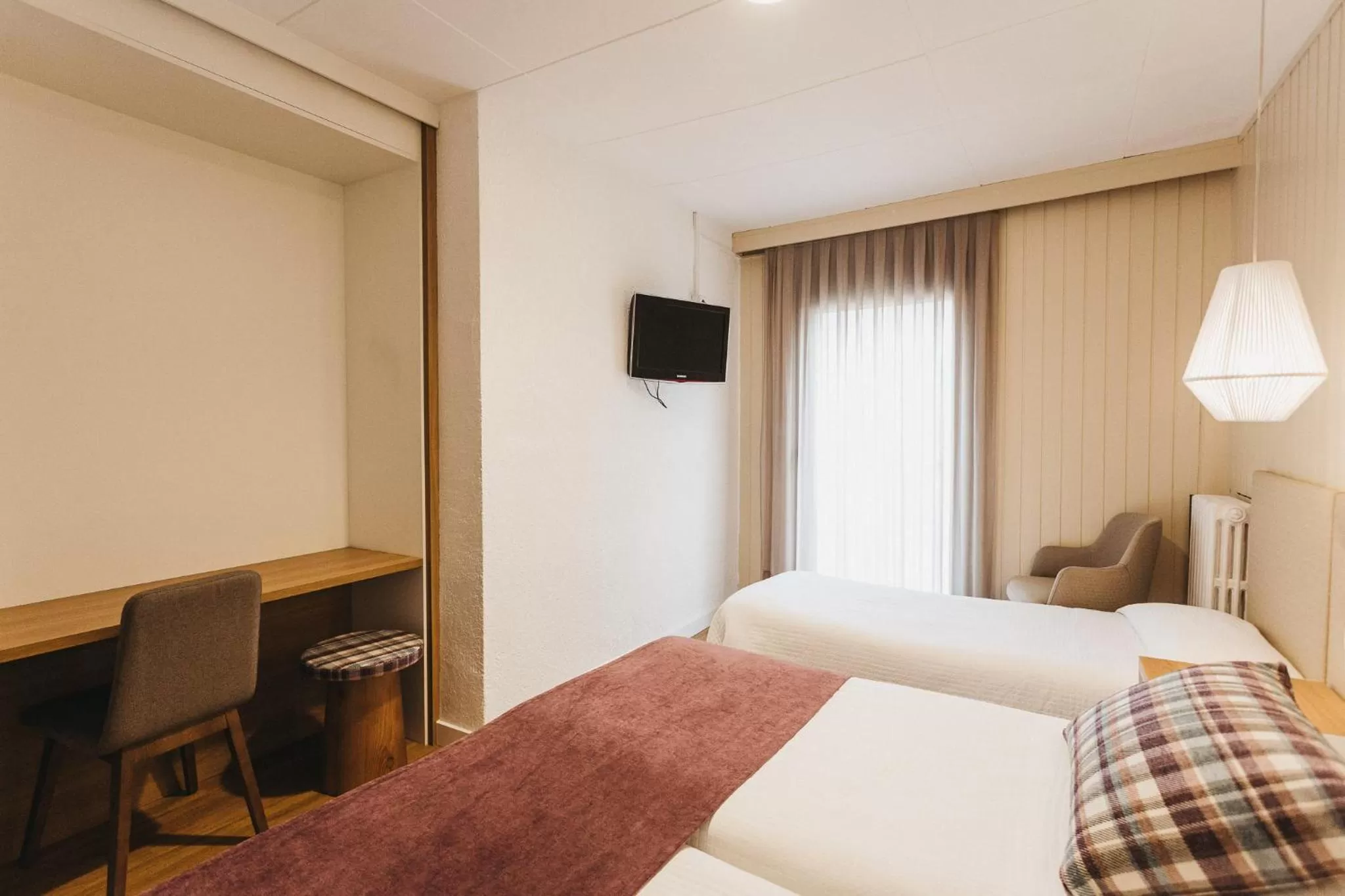 Bedroom, Bed in Hotel Catalunya Ribes de Freser