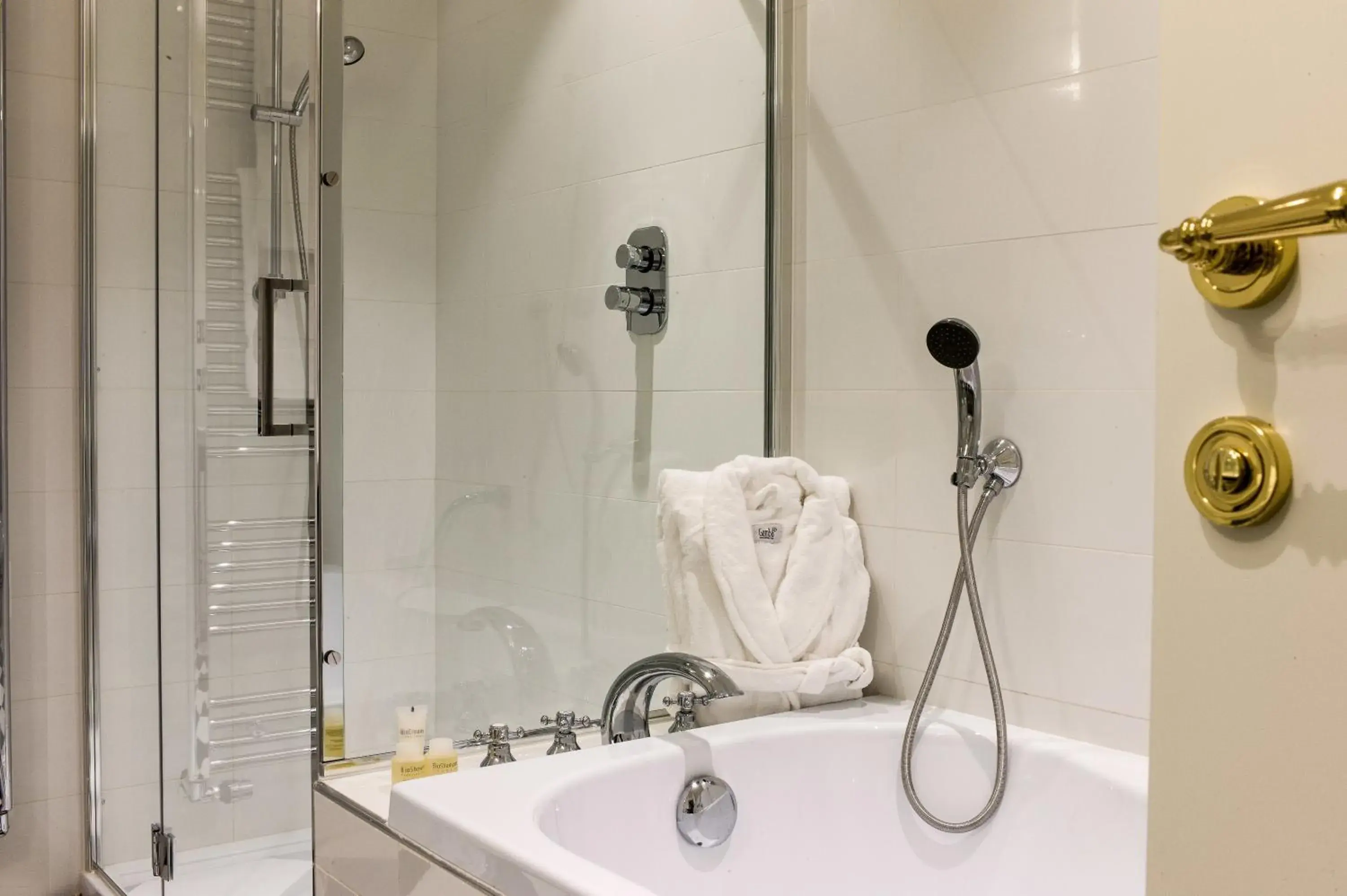 Bathroom in Turin Palace Hotel