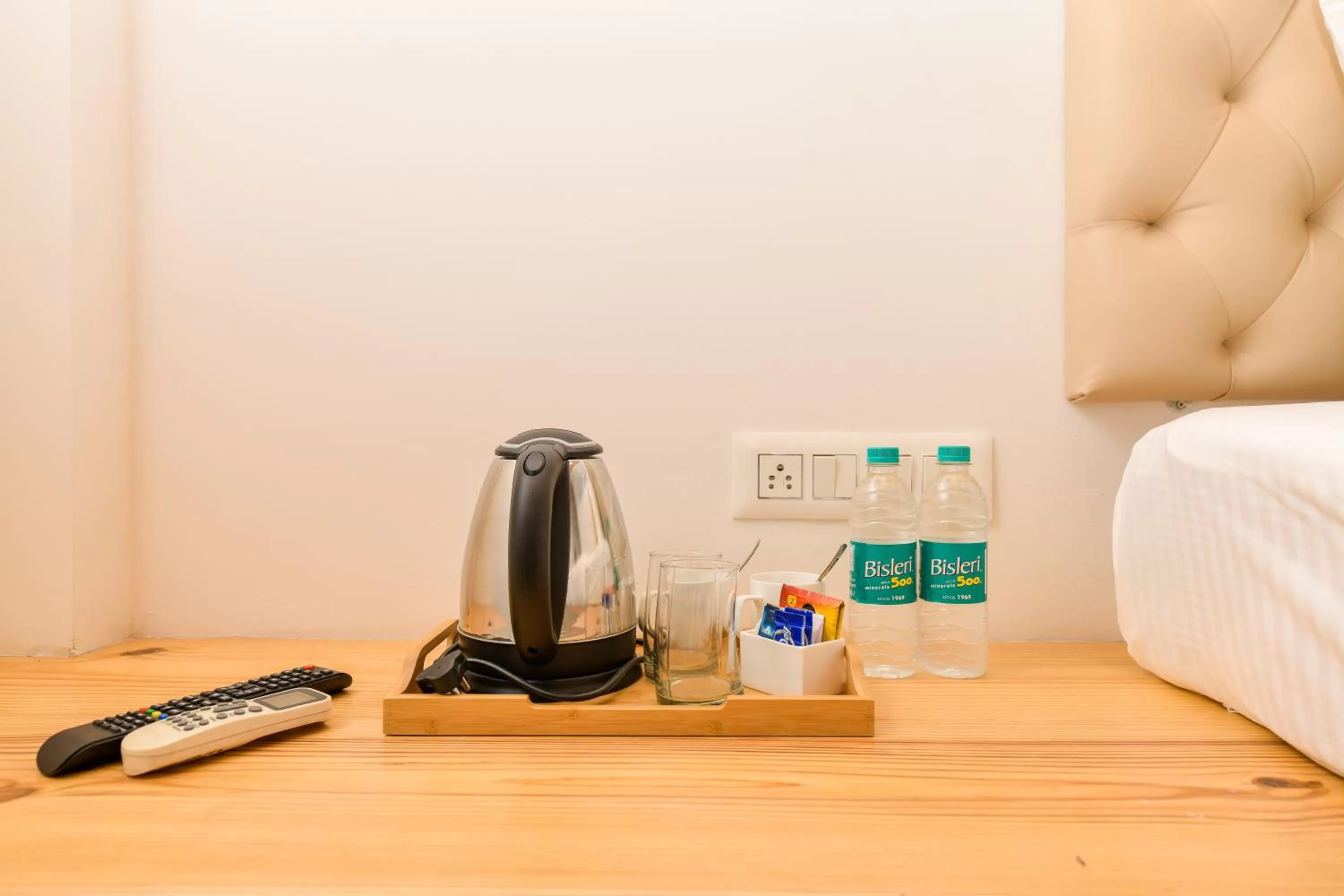 Coffee/tea facilities, Bed in Shine Residency