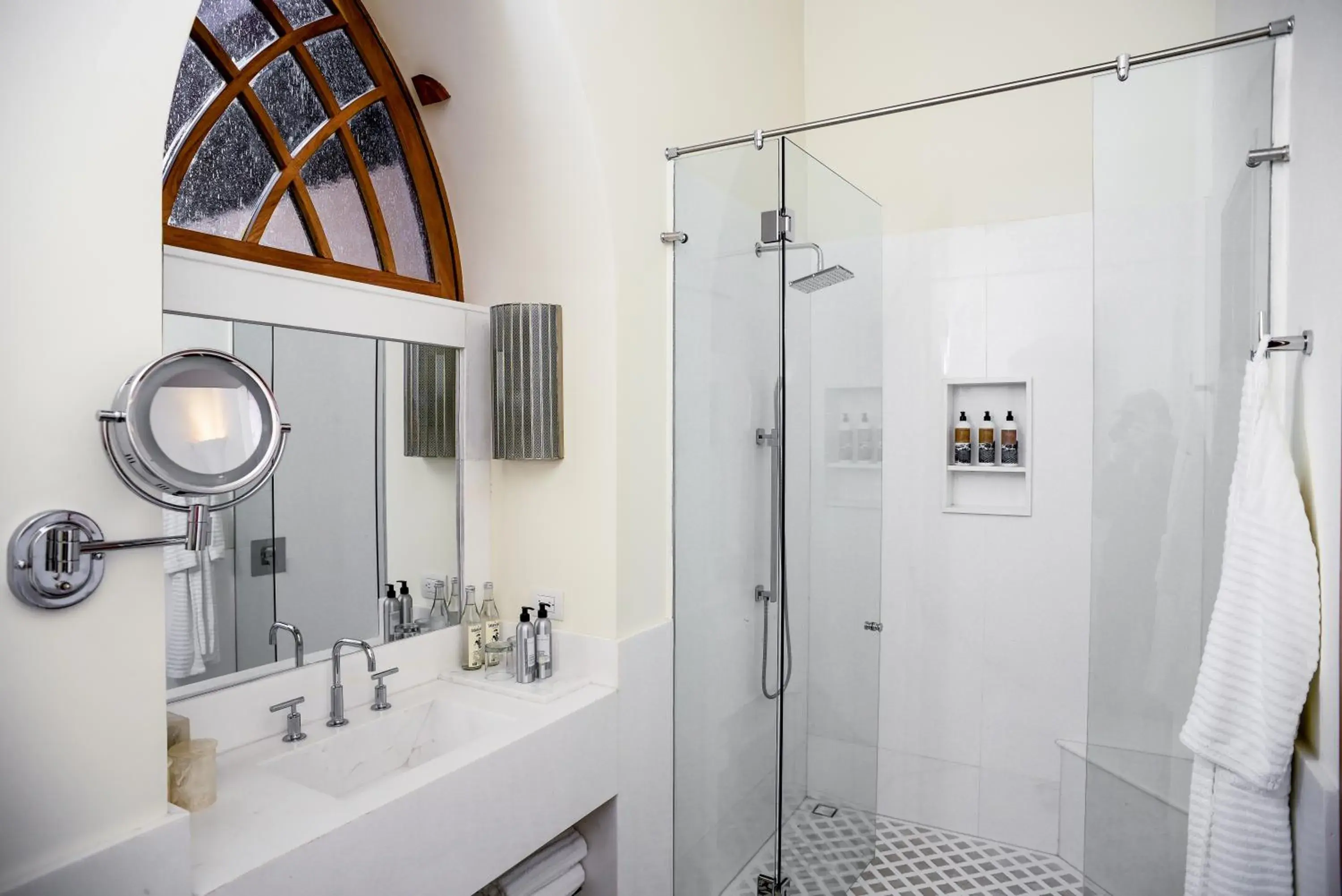 Bathroom in HOTEL CASA BLANCA 7