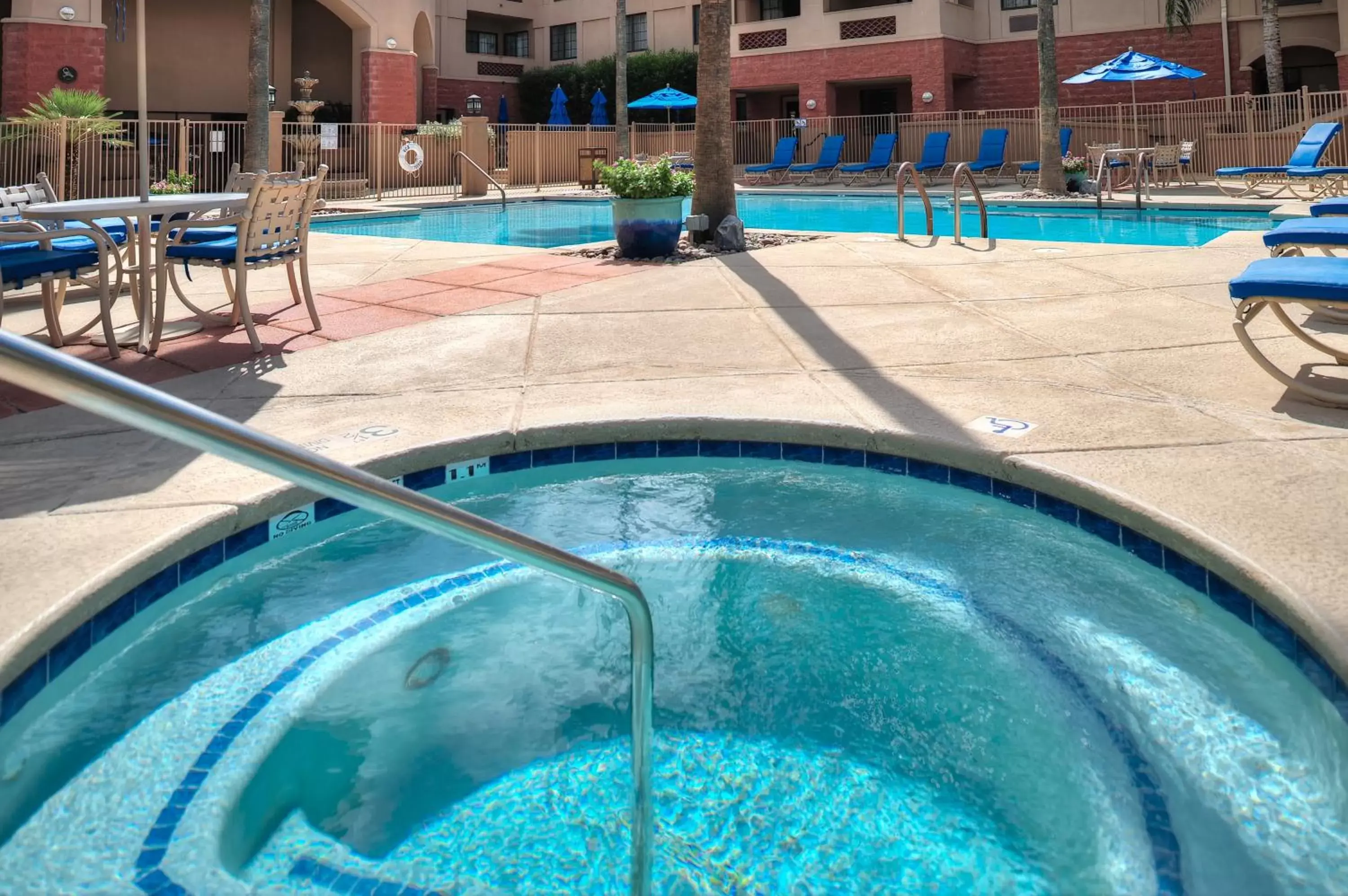 Pool view, Swimming Pool in Varsity Clubs of America - Tucson