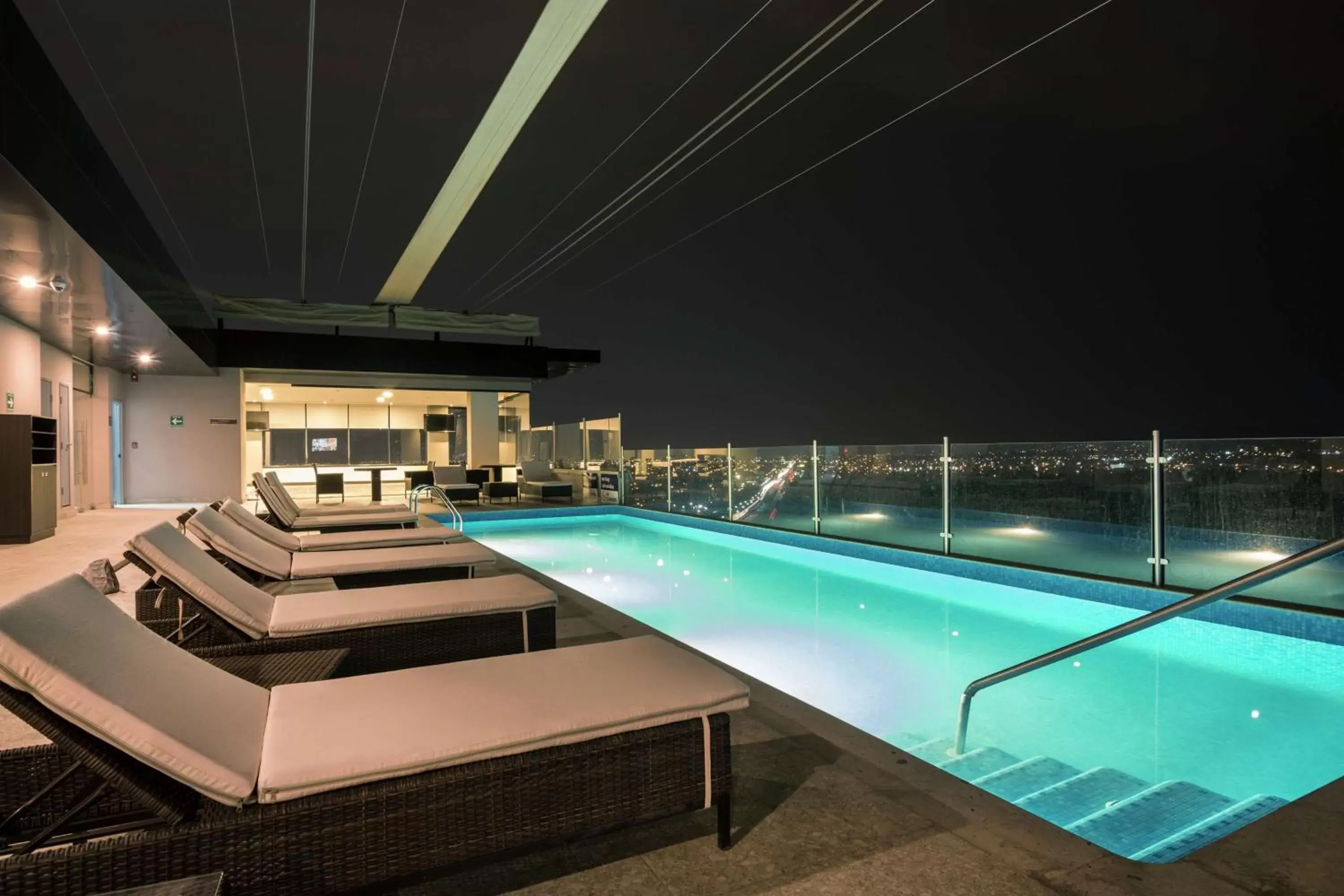 Pool view, Swimming Pool in Hampton Inn By Hilton San Luis Potosi