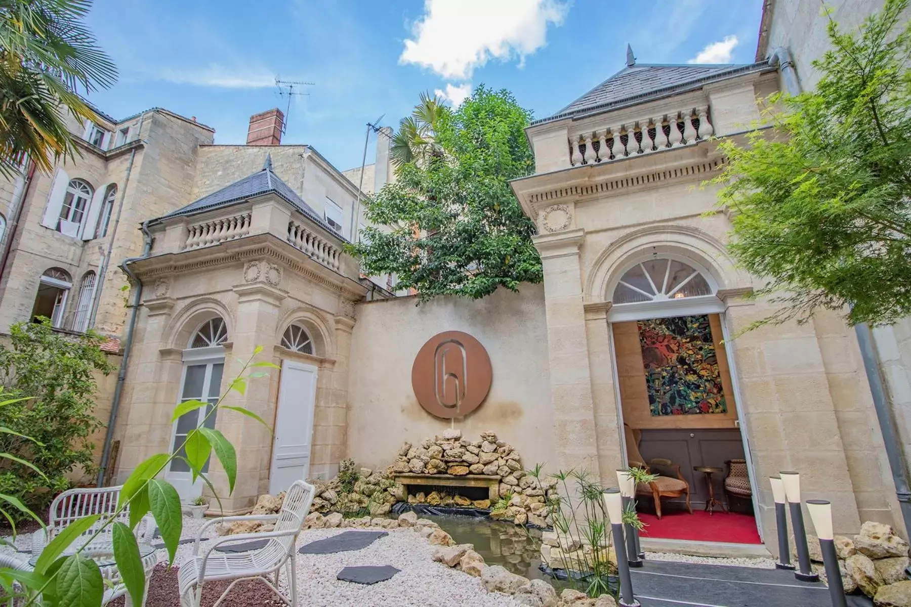 Patio, Property Building in Hotel des Quinconces Bordeaux Centre