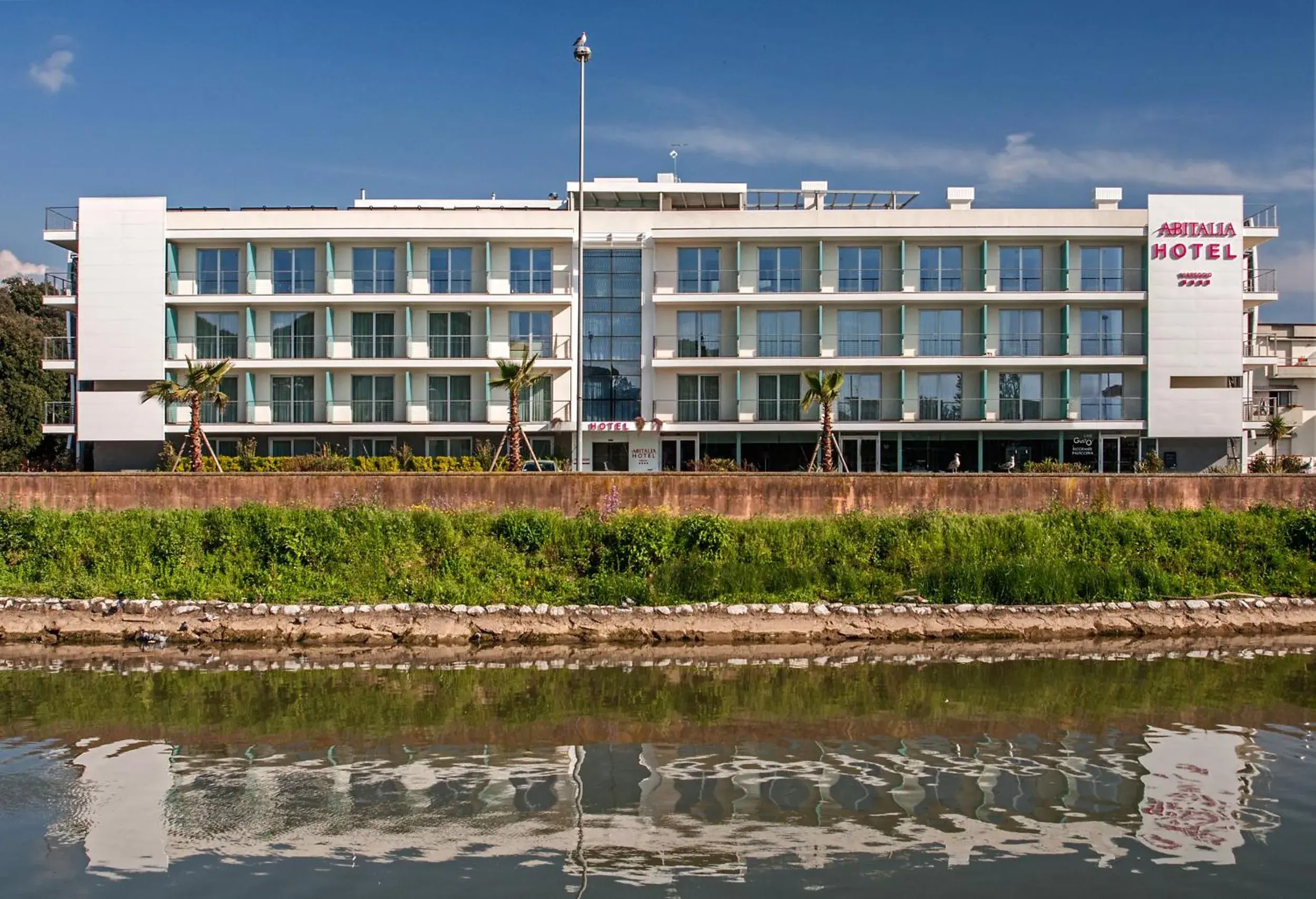 Facade/entrance, Property Building in Hotel Viareggio