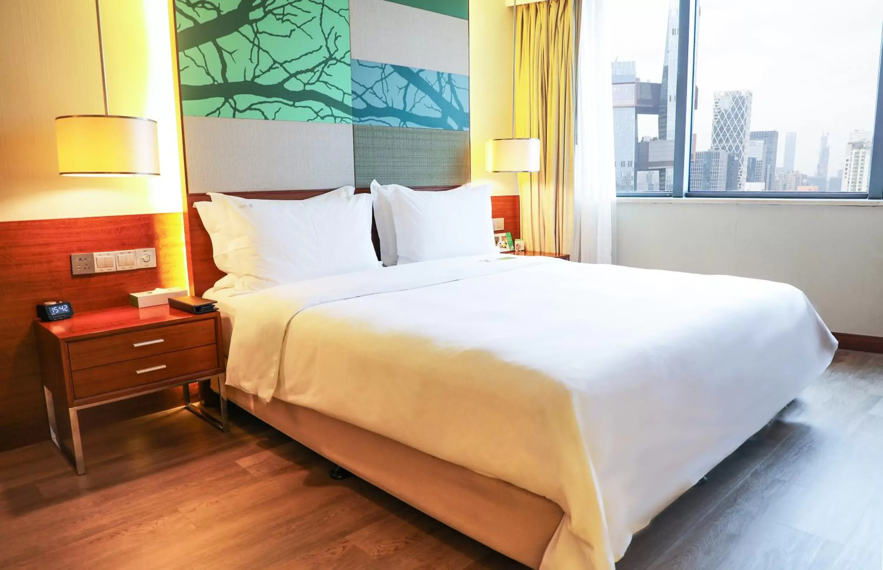 Photo of the whole room, Bed in Holiday Inn Shenzhen Donghua, an IHG Hotel