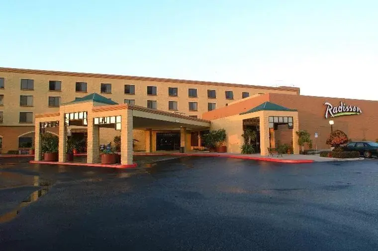 Facade/entrance, Property Building in Radisson Hotel Santa Maria