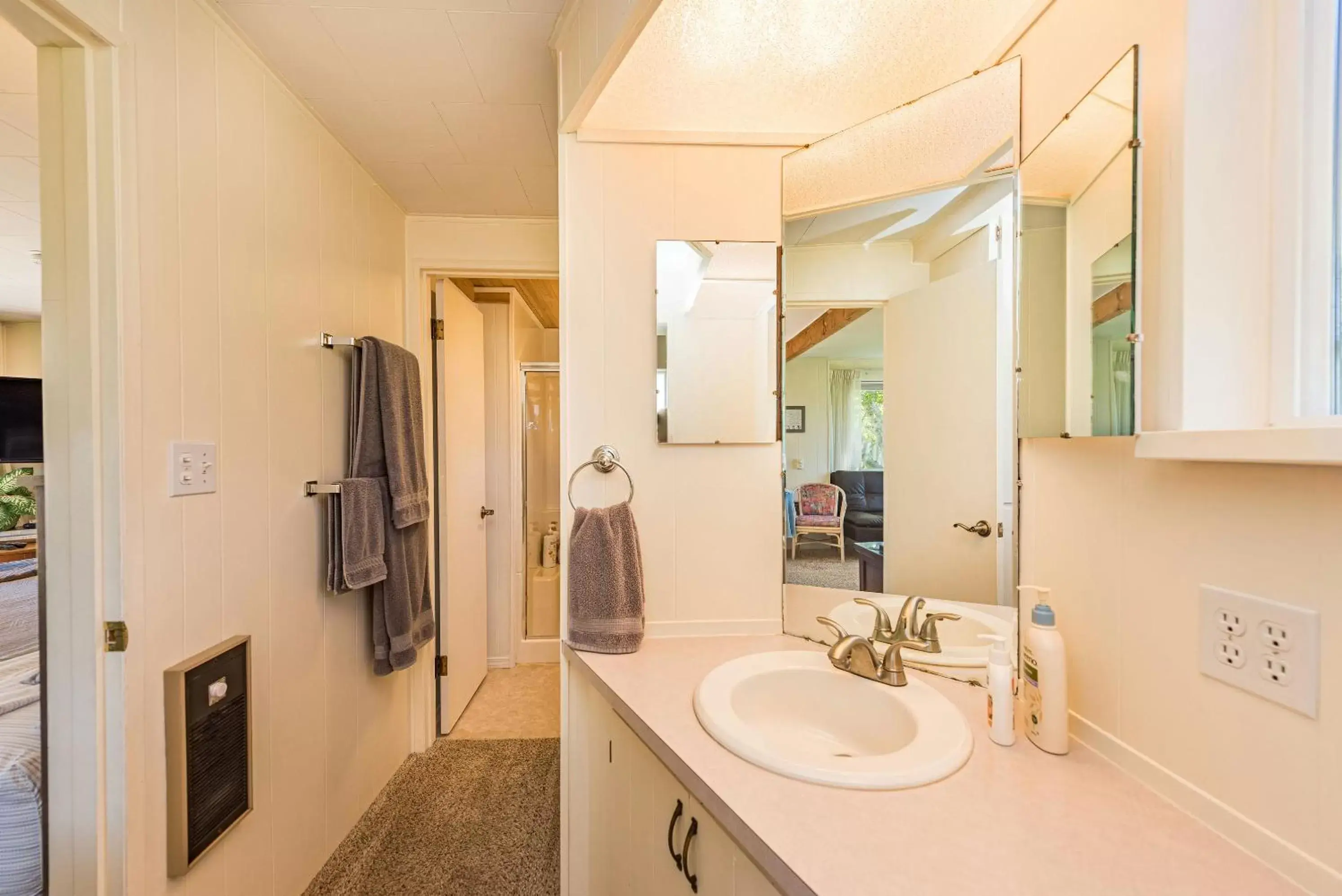 Bathroom in Juan de Fuca Cottages