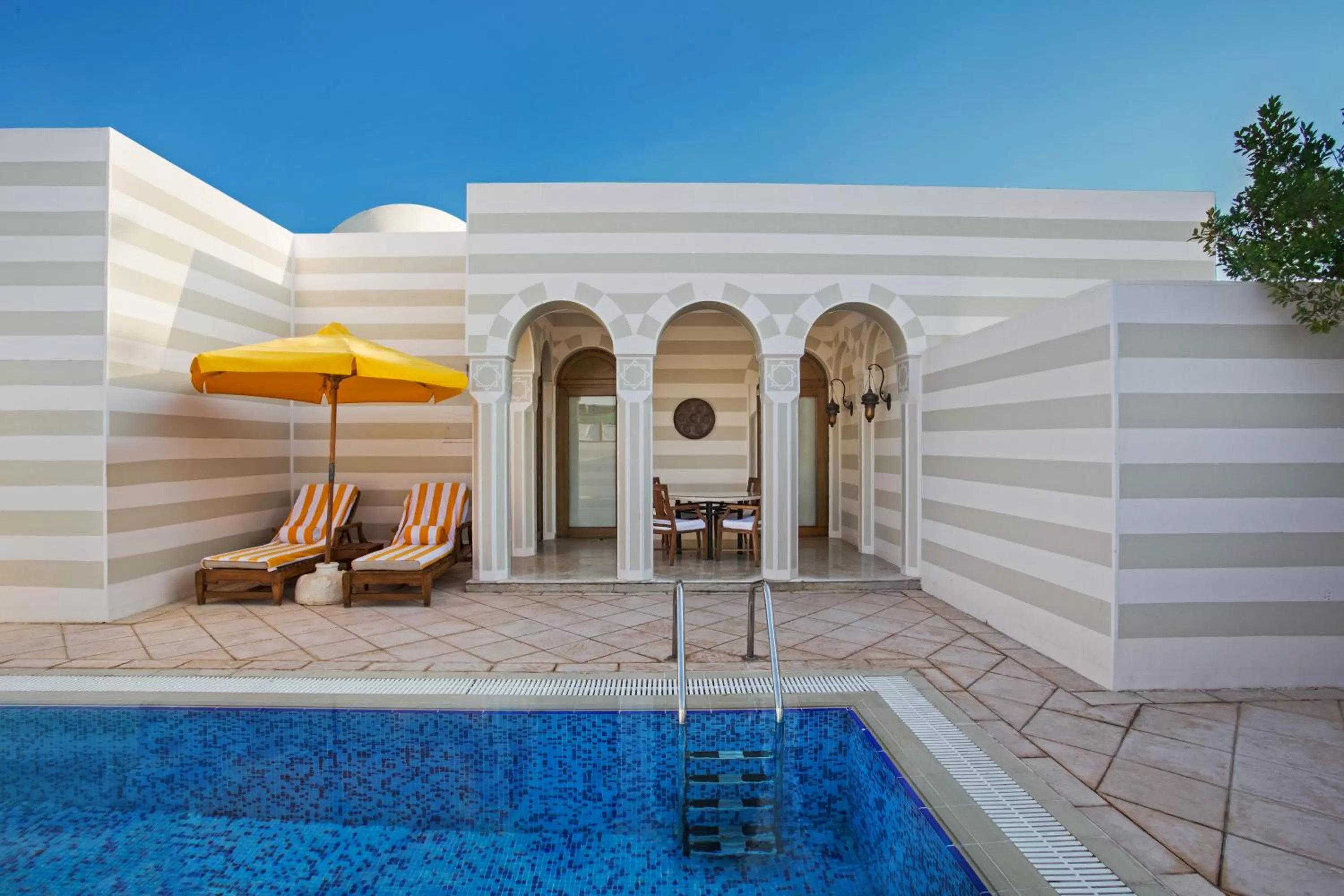 Swimming pool in The Oberoi Beach Resort, Sahl Hasheesh
