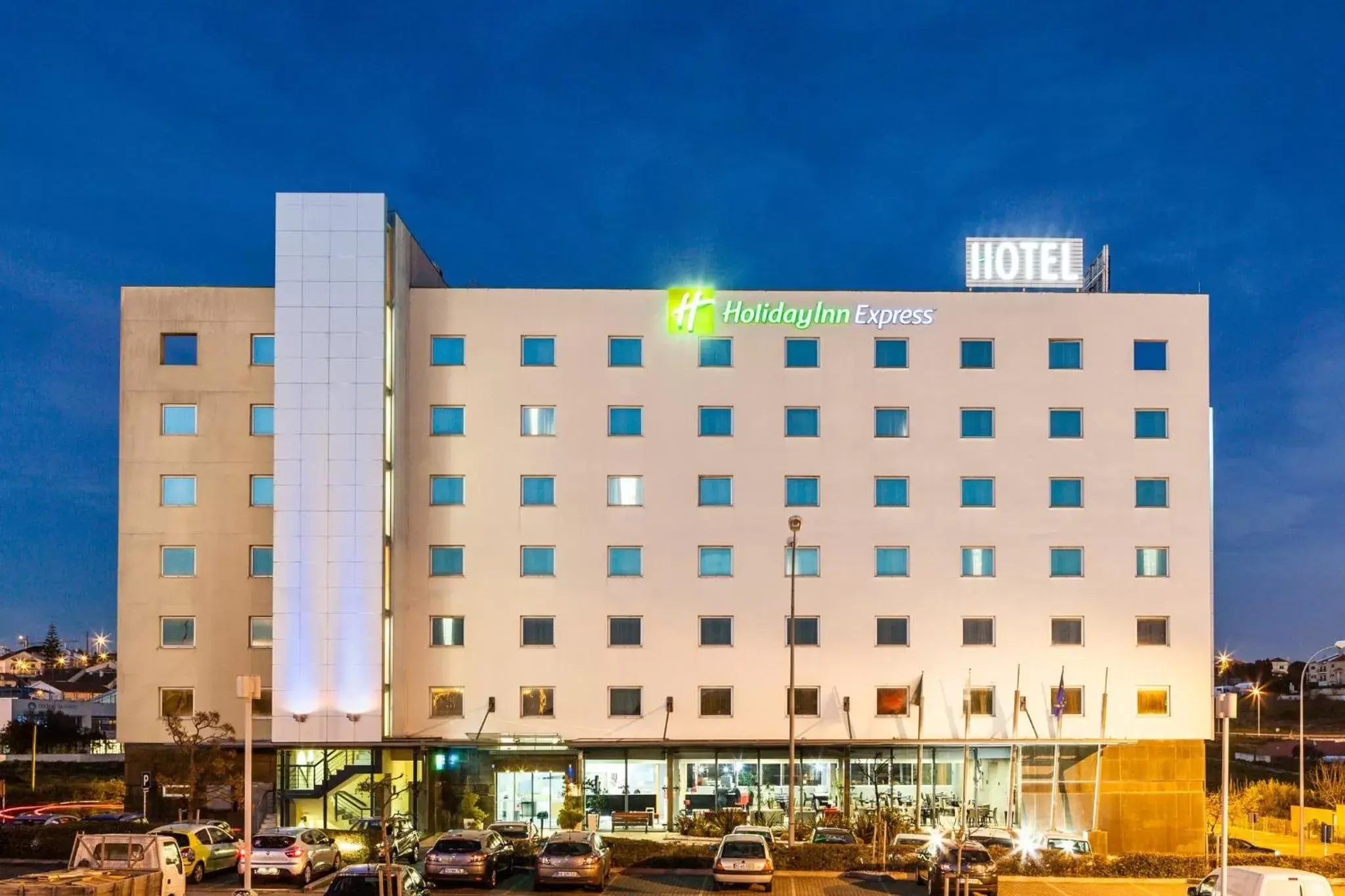 Property Building in Holiday Inn Express Lisbon-Oeiras, an IHG Hotel