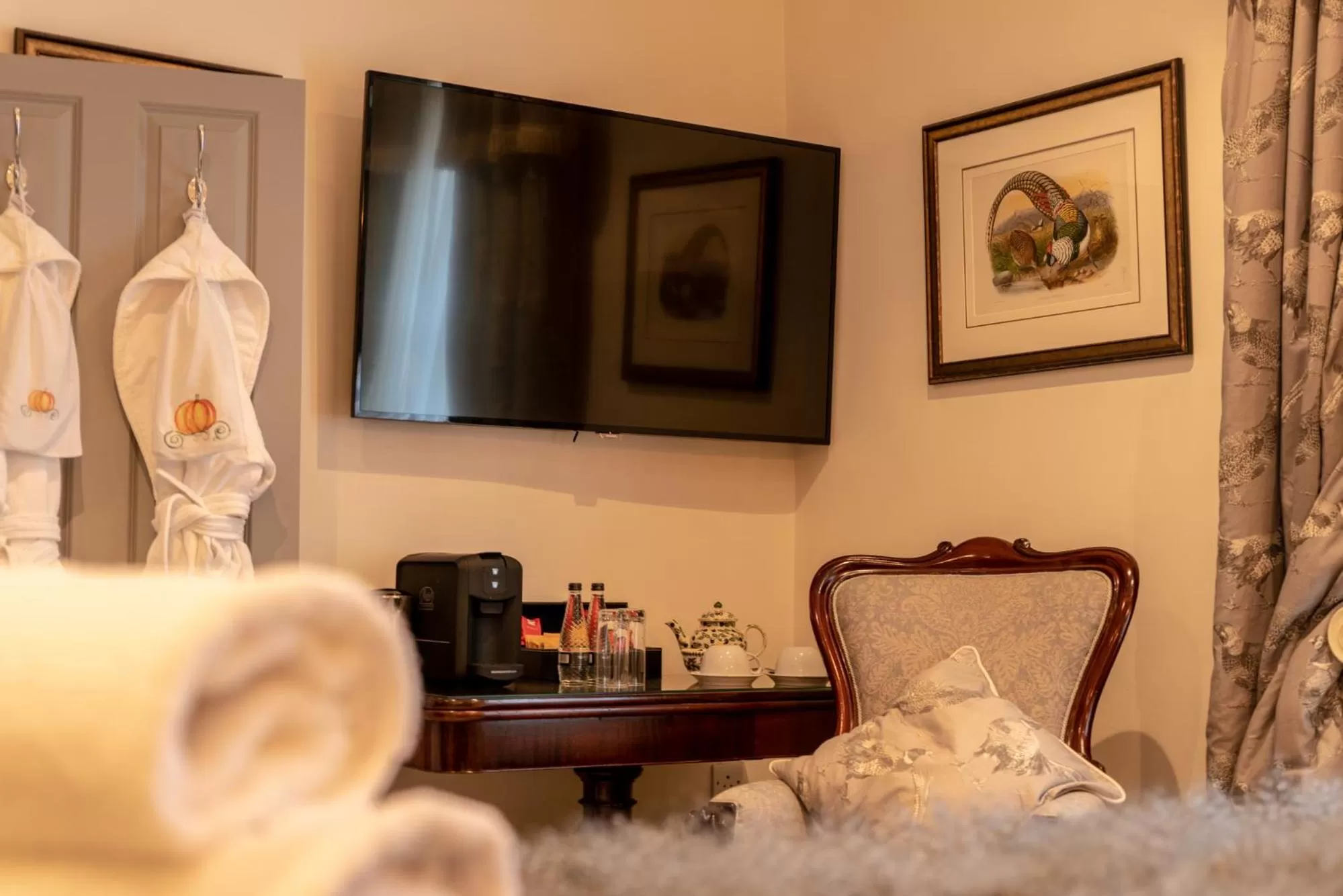 TV and multimedia, Bed in The Coach and Horses