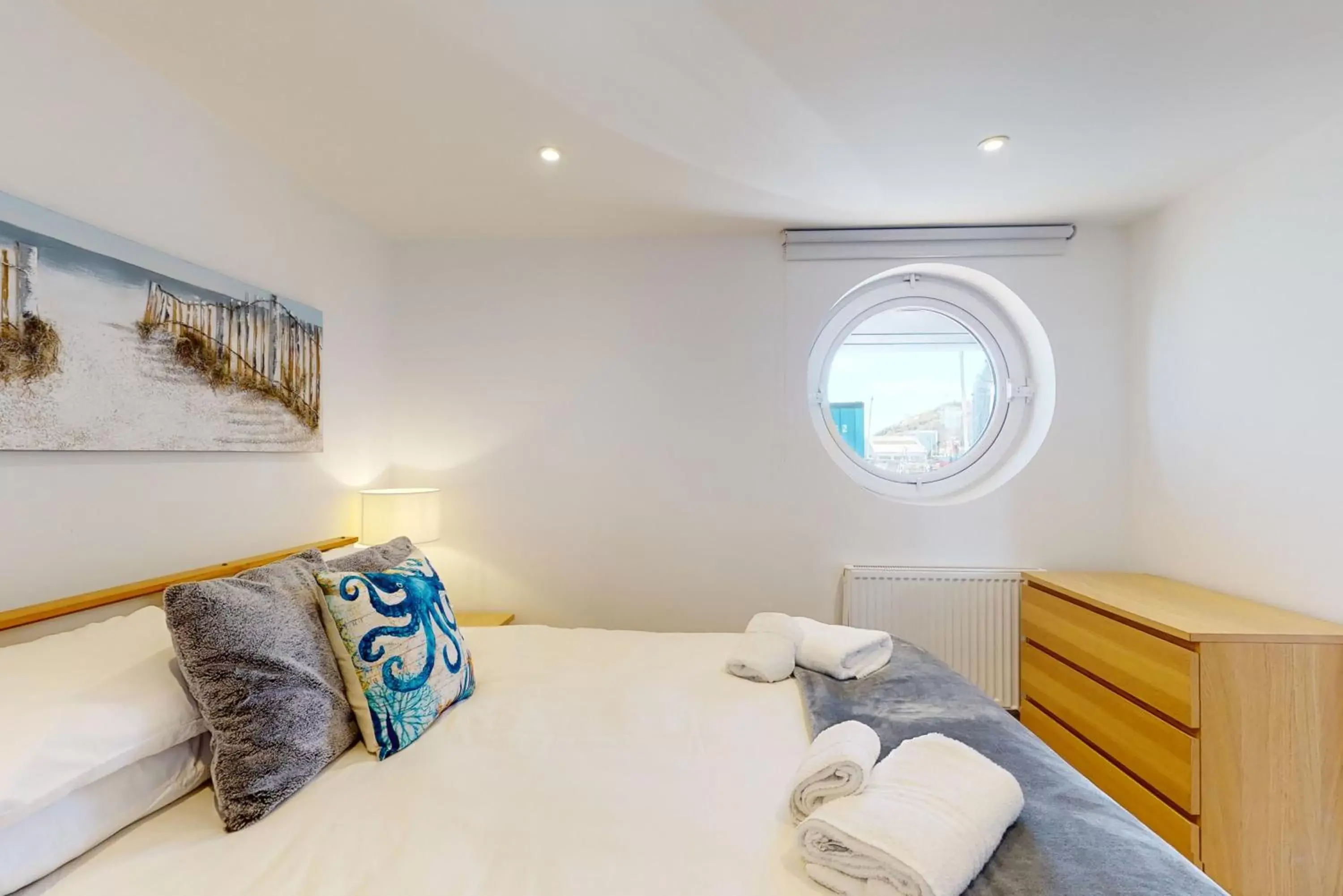 Bed in Crabbers' Wharf