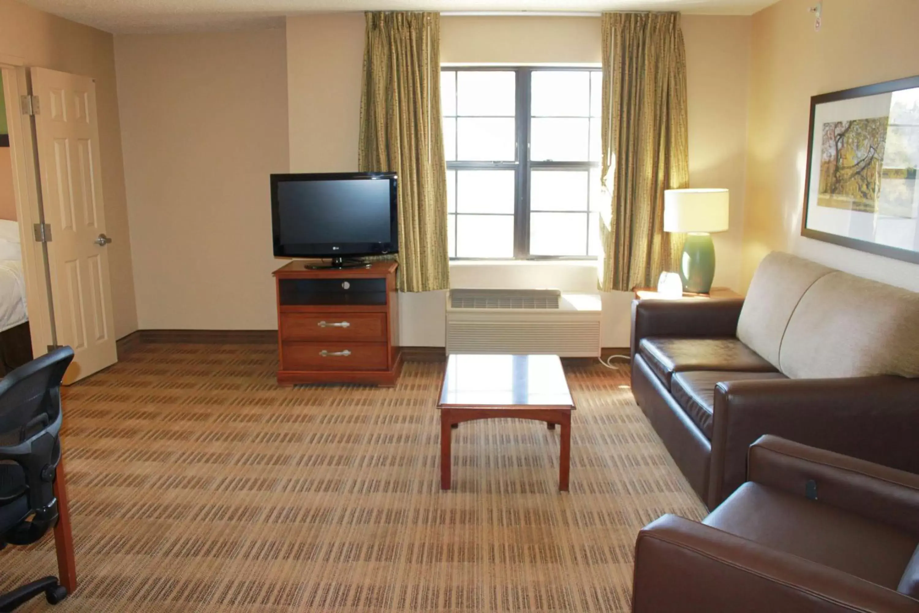 Bedroom, Seating Area in Extended Stay America Suites - Columbia - Columbia Corporate Park