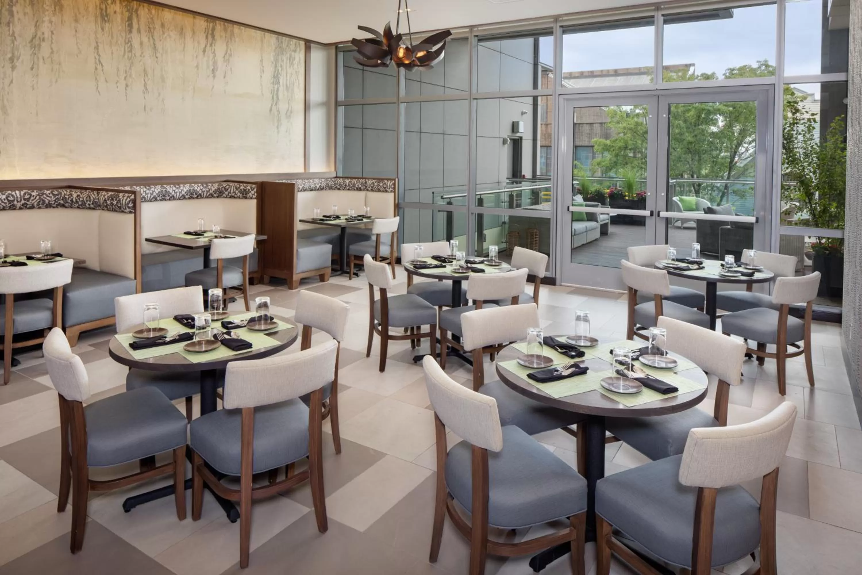 Restaurant/places to eat in Hotel Indigo Flushing - LaGuardia