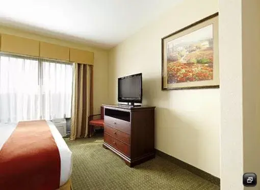 Day, TV/Entertainment Center in Holiday Inn Express & Suites Lexington North West-The Vineyard, an IHG Hotel