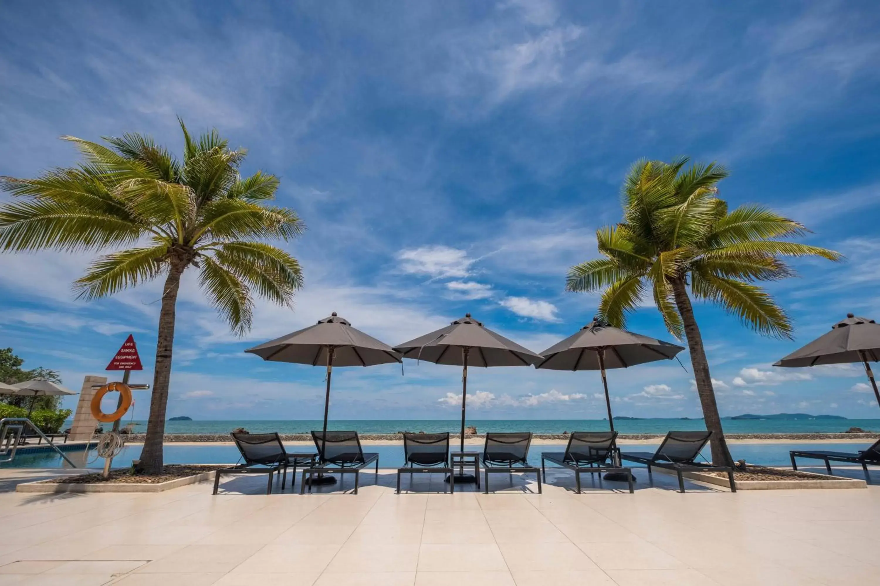 Swimming pool in Rayong Marriott Resort & Spa