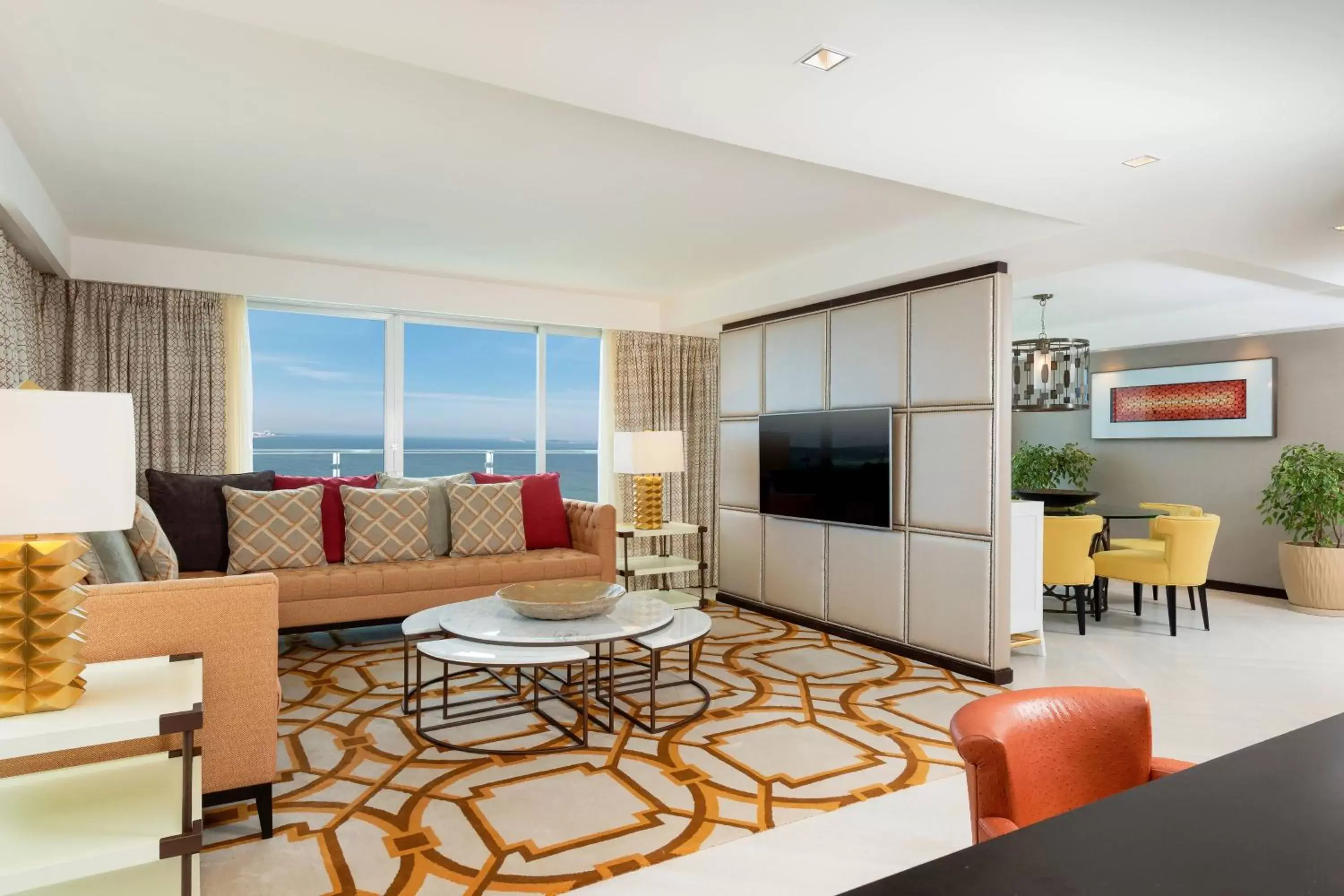 Photo of the whole room, Seating Area in Sheraton Grand Rio Hotel & Resort