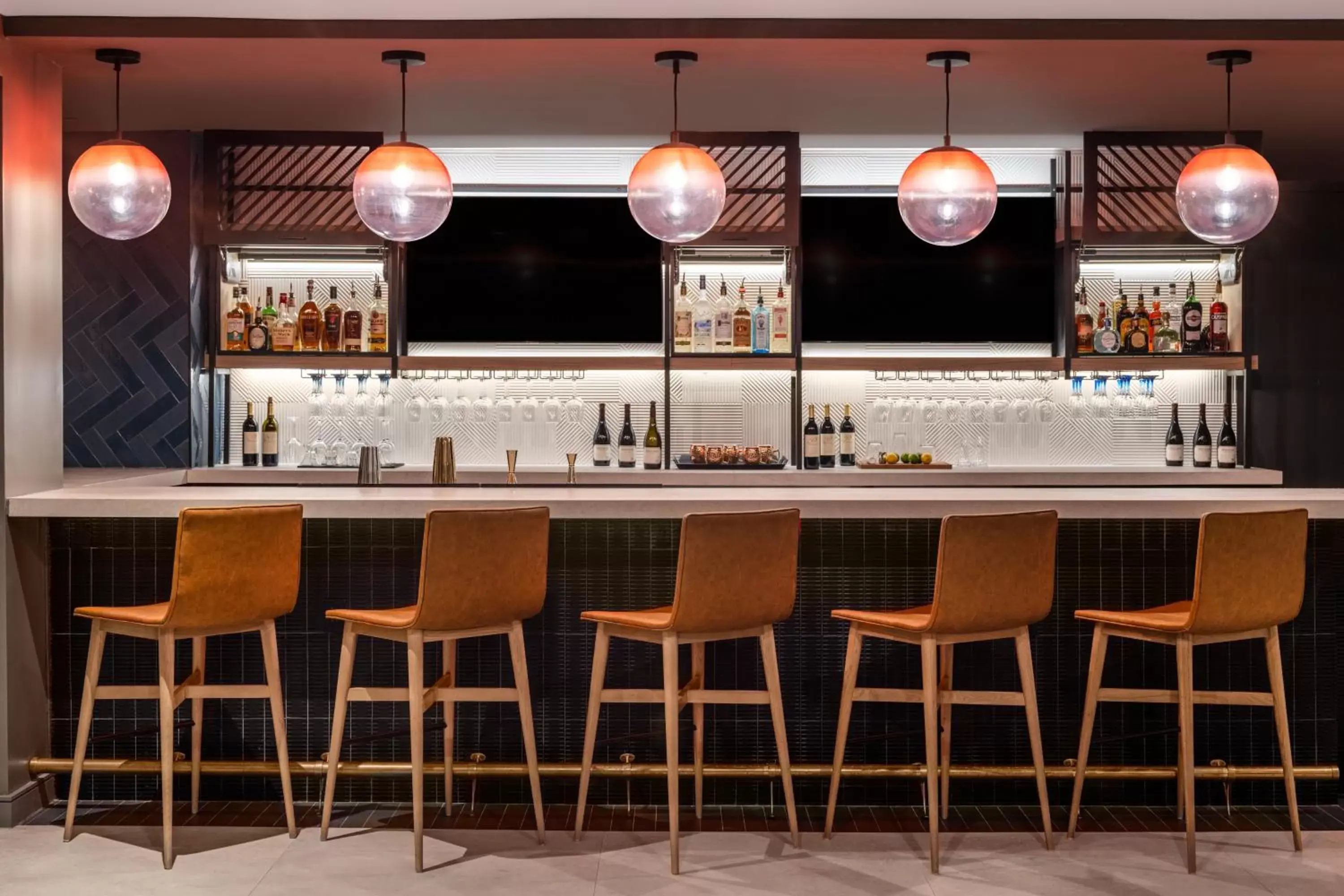 Restaurant/places to eat, Lounge/Bar in Atwell Suites - Miami Brickell, an IHG Hotel