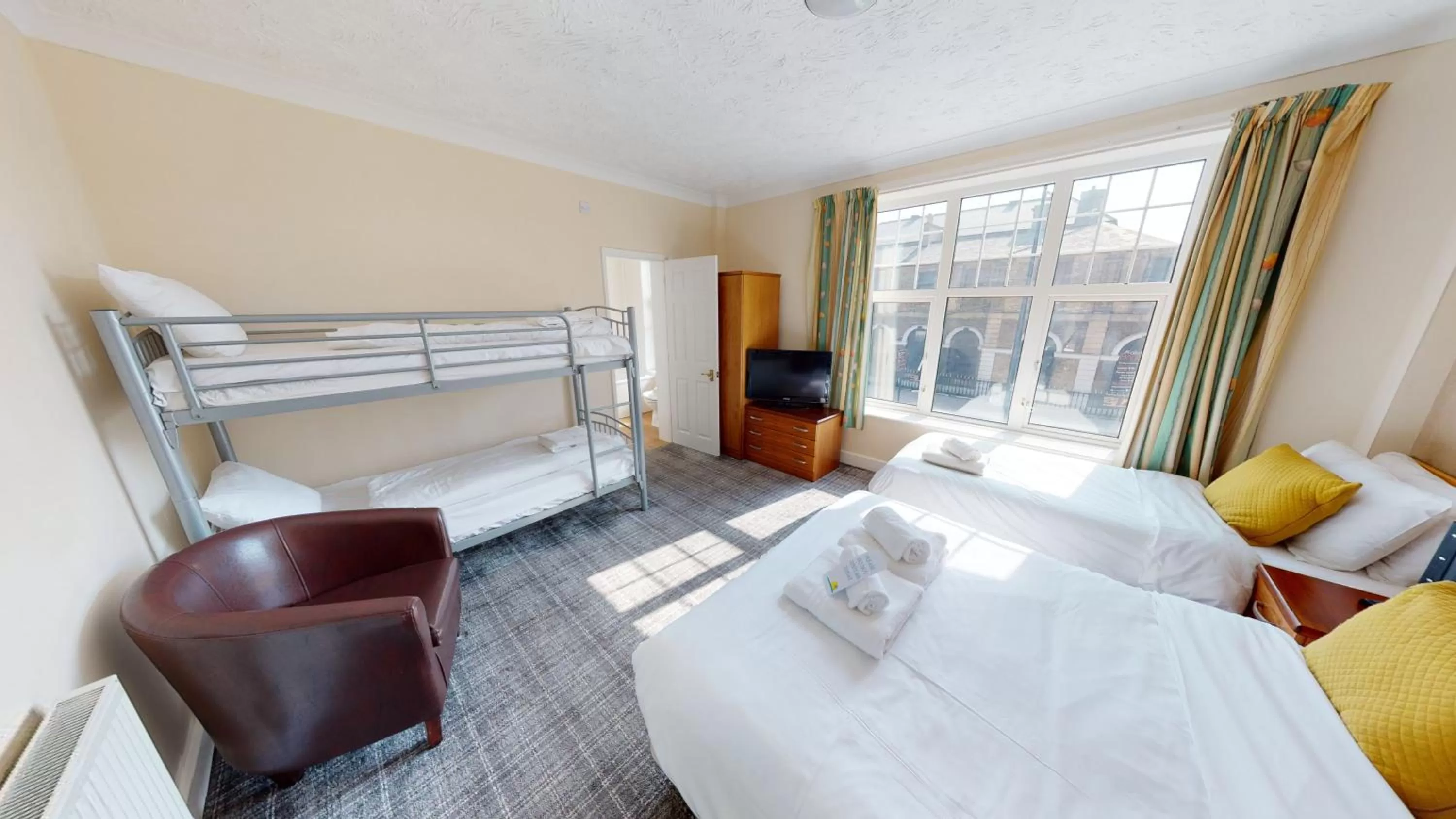 Bedroom, Bed in Marine Lodge