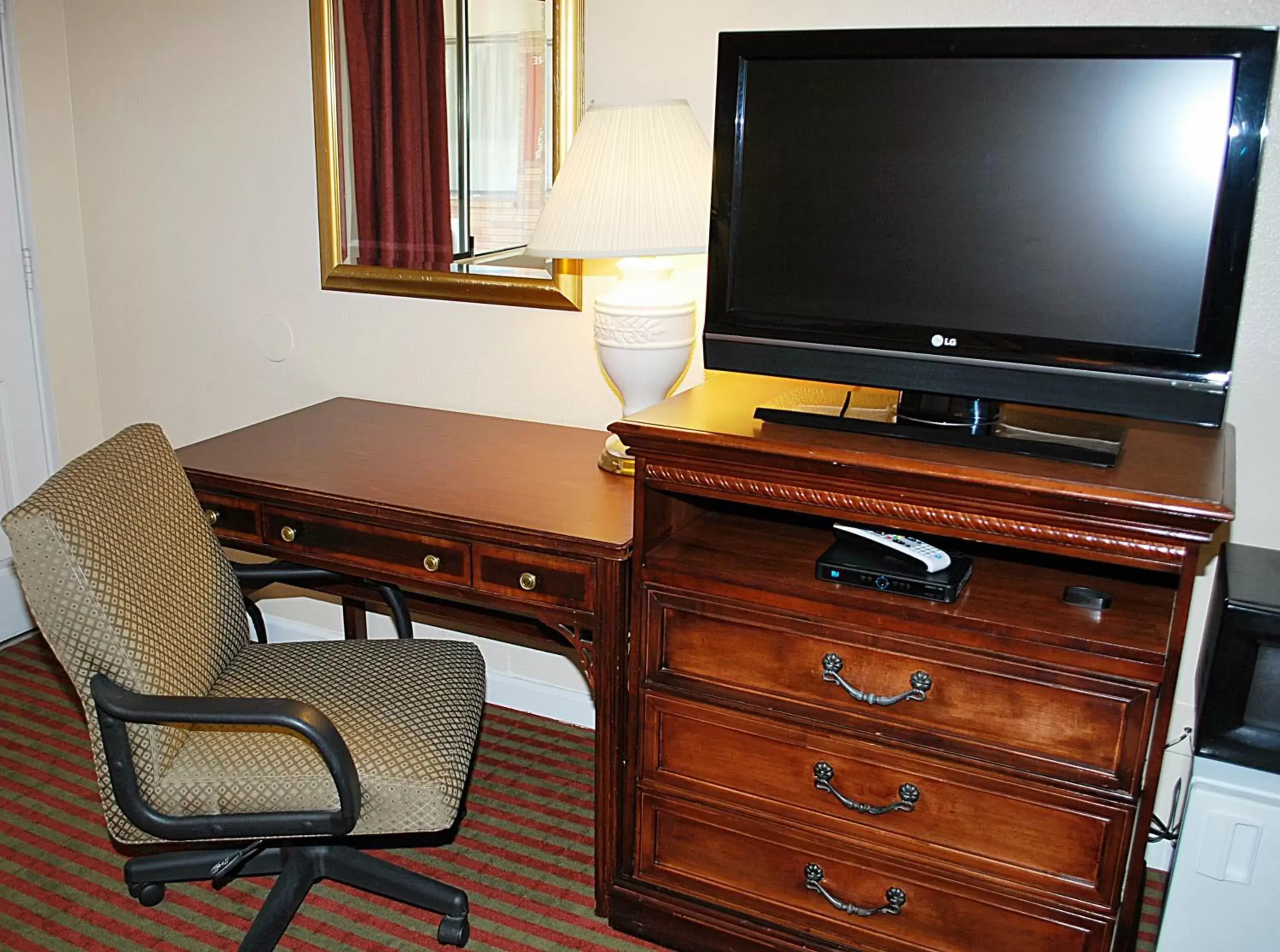 TV and multimedia, TV/Entertainment Center in Travelodge by Wyndham Klamath Falls