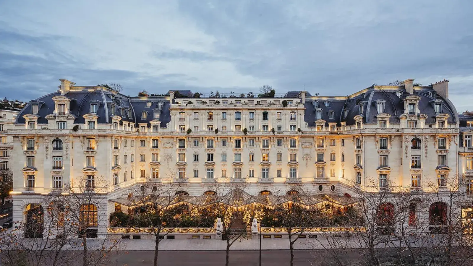 Facade/entrance in Hotel The Peninsula Paris