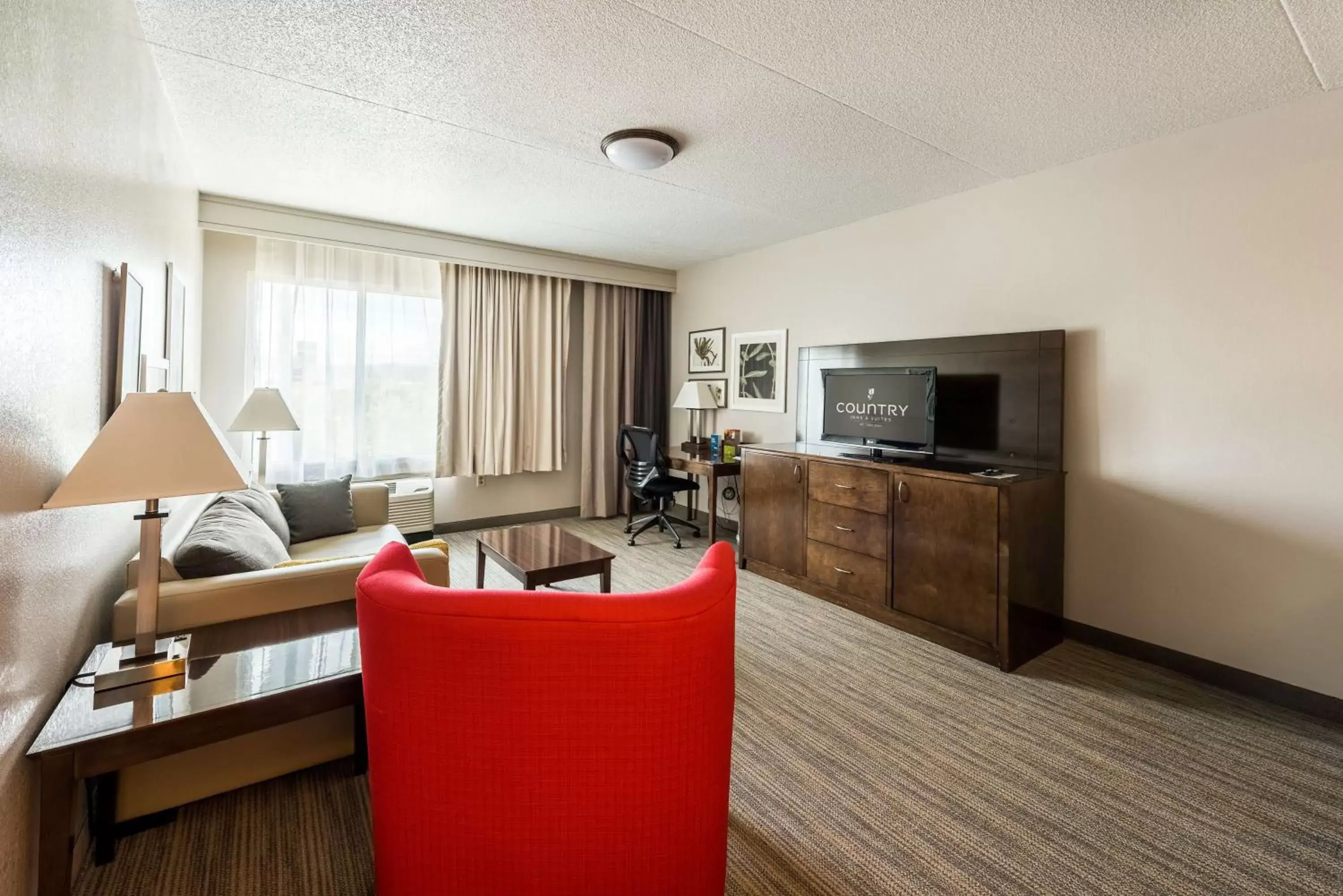 Photo of the whole room, Seating Area in Country Inn & Suites by Radisson, Cookeville, TN