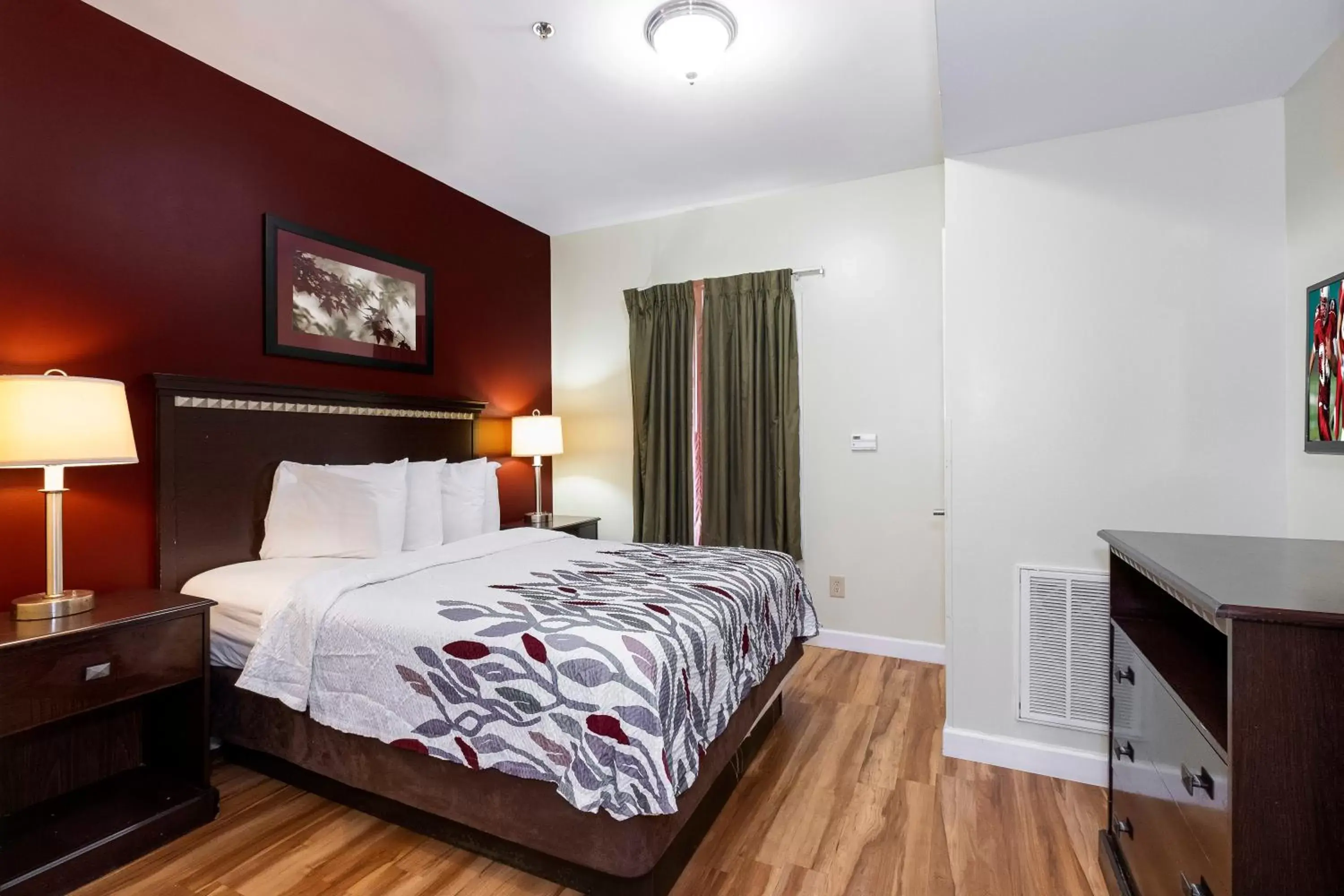 Bedroom, Bed in Red Roof Inn & Suites Wilson