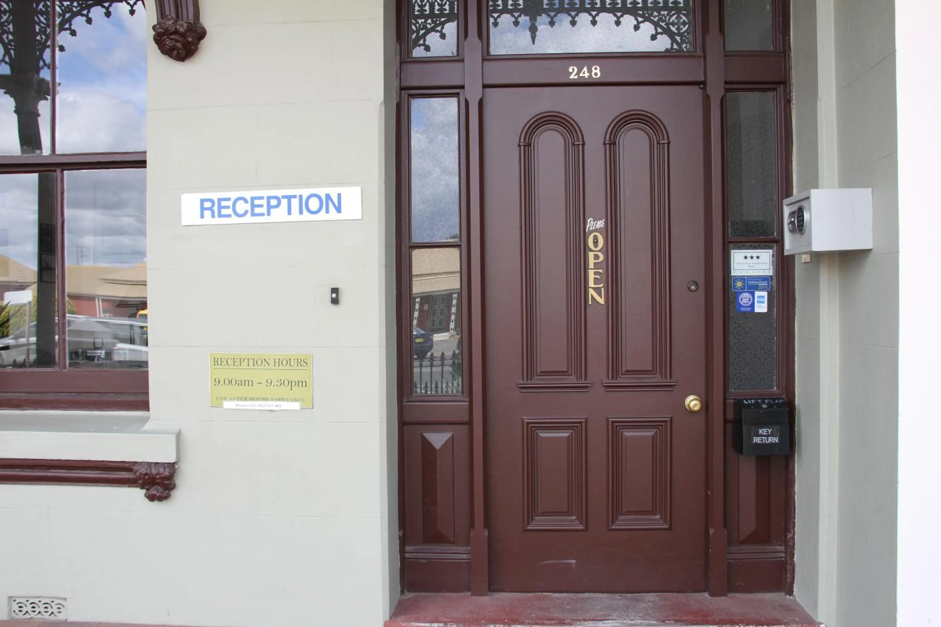 Facade/entrance in Alpine Heritage Motel