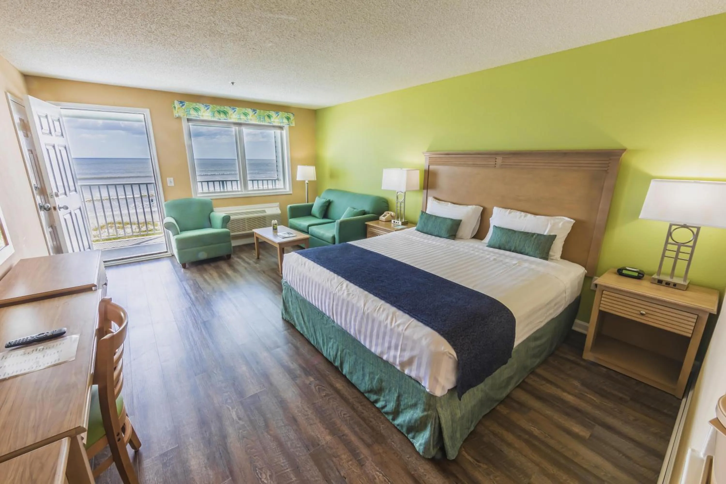 Bed in The Islander Inn