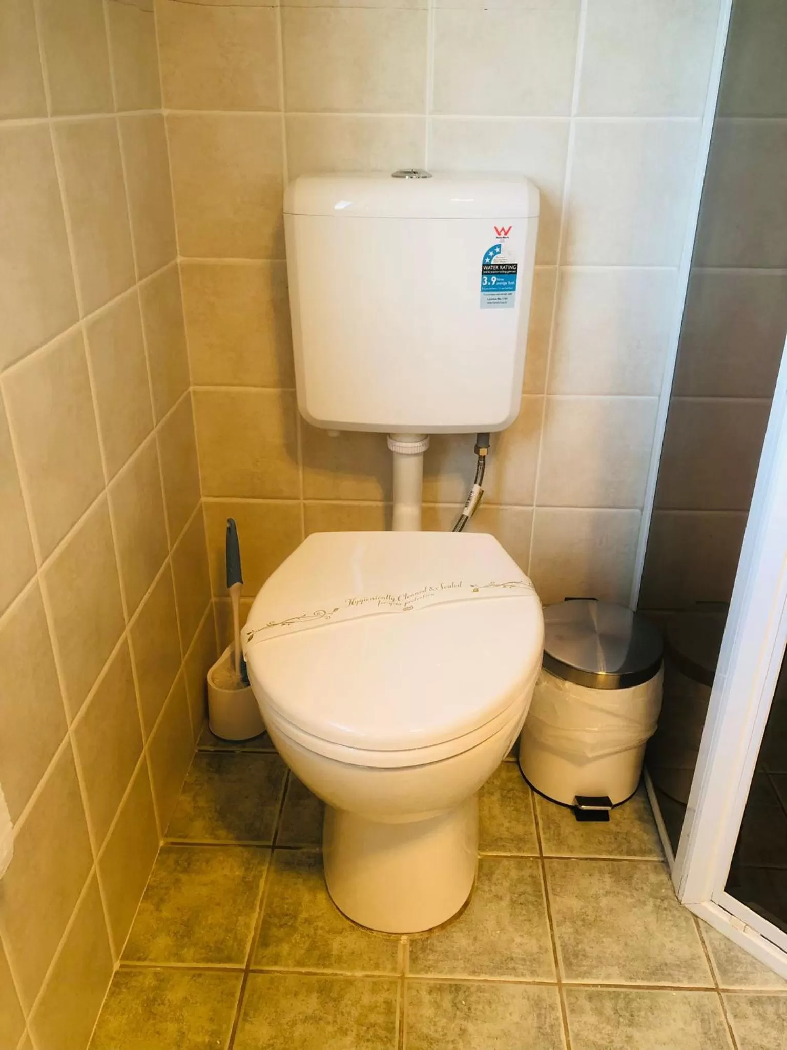 Bathroom in White Manor Motel