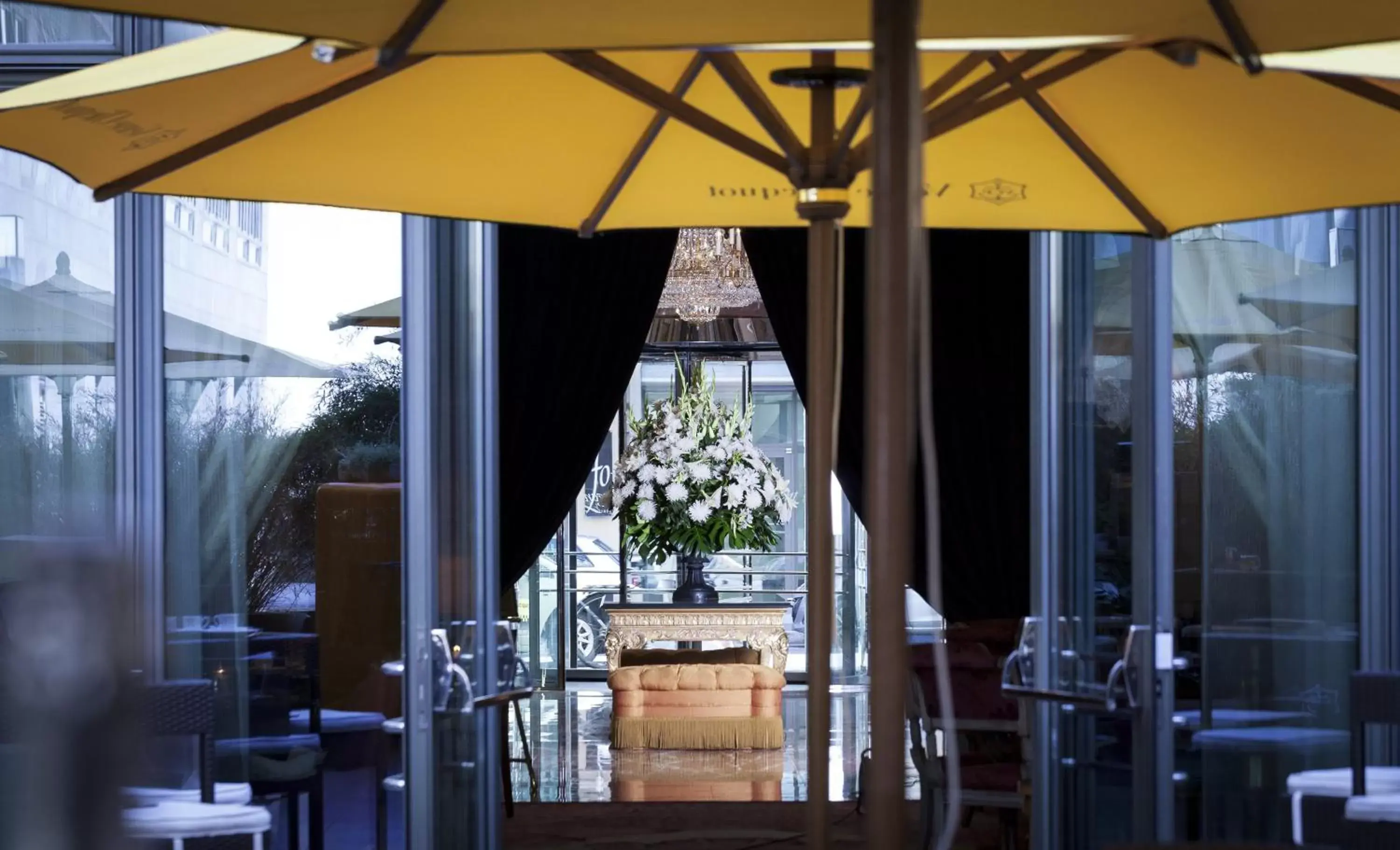 Lounge or bar in Regent Berlin by IHG Lounge or bar in Regent Berlin by IHG