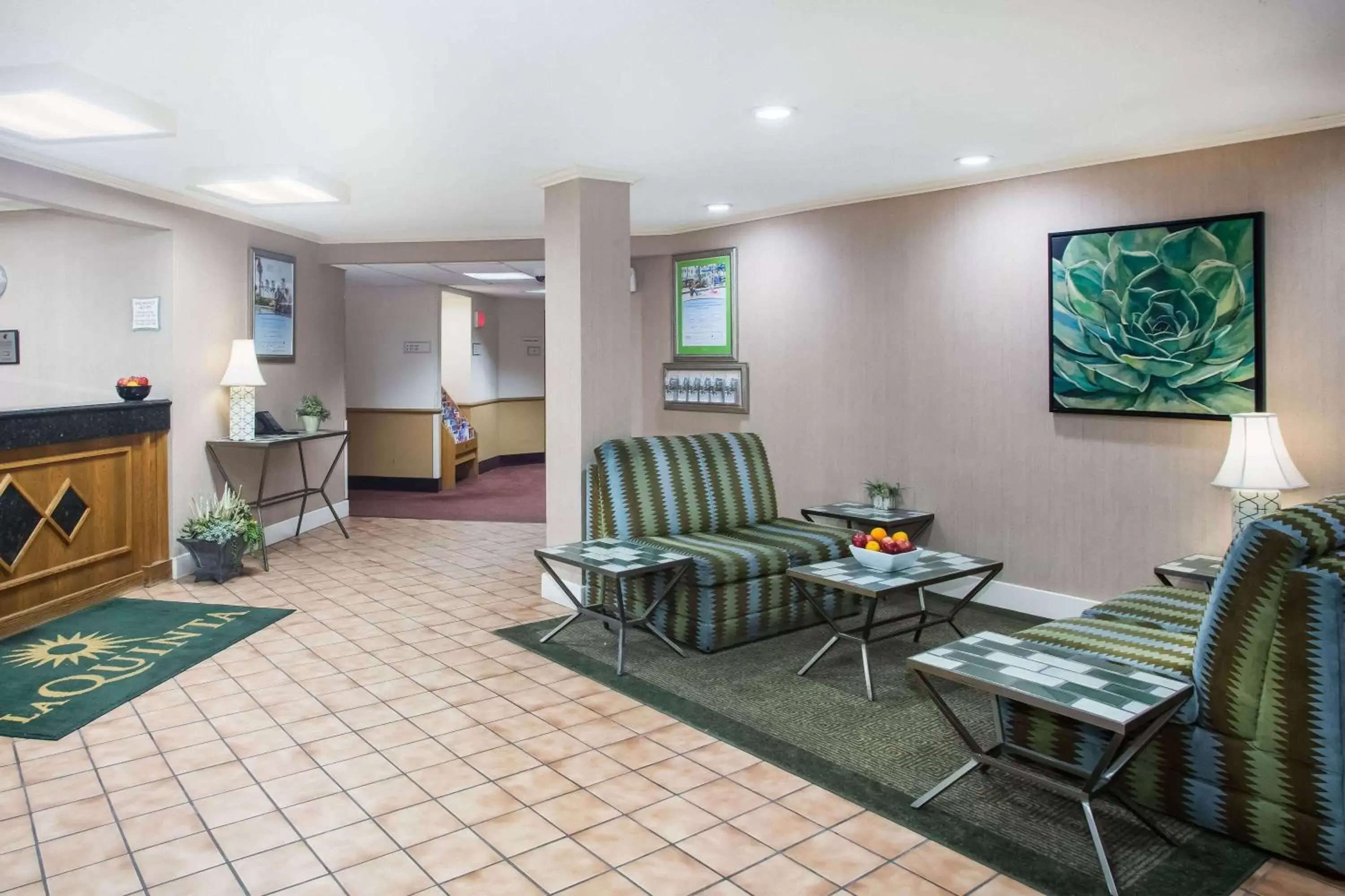 Lobby or reception, Seating Area in La Quinta by Wyndham Columbia