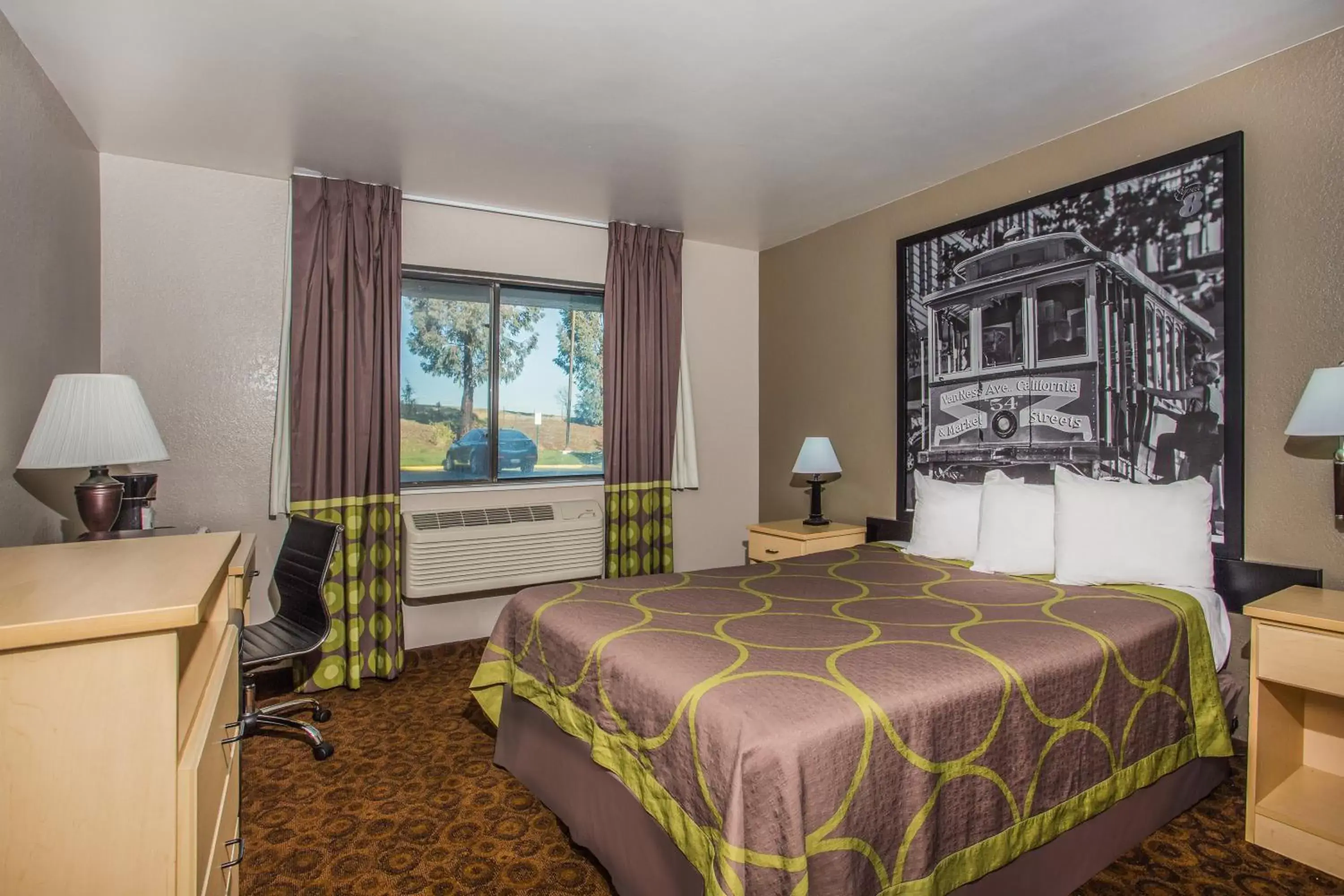 Photo of the whole room, Bed in Super 8 by Wyndham Vacaville
