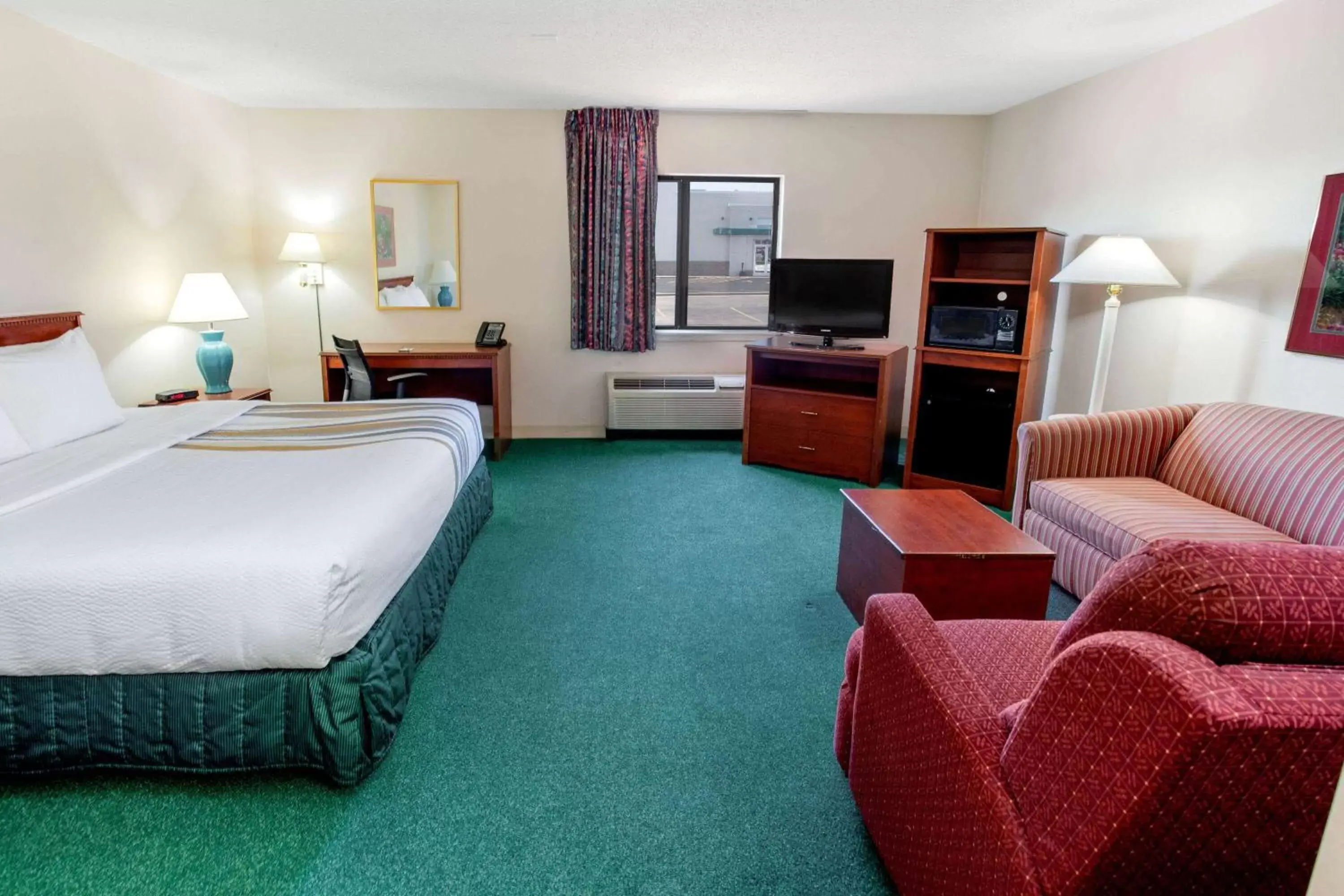 Photo of the whole room in La Quinta Inn by Wyndham Wausau