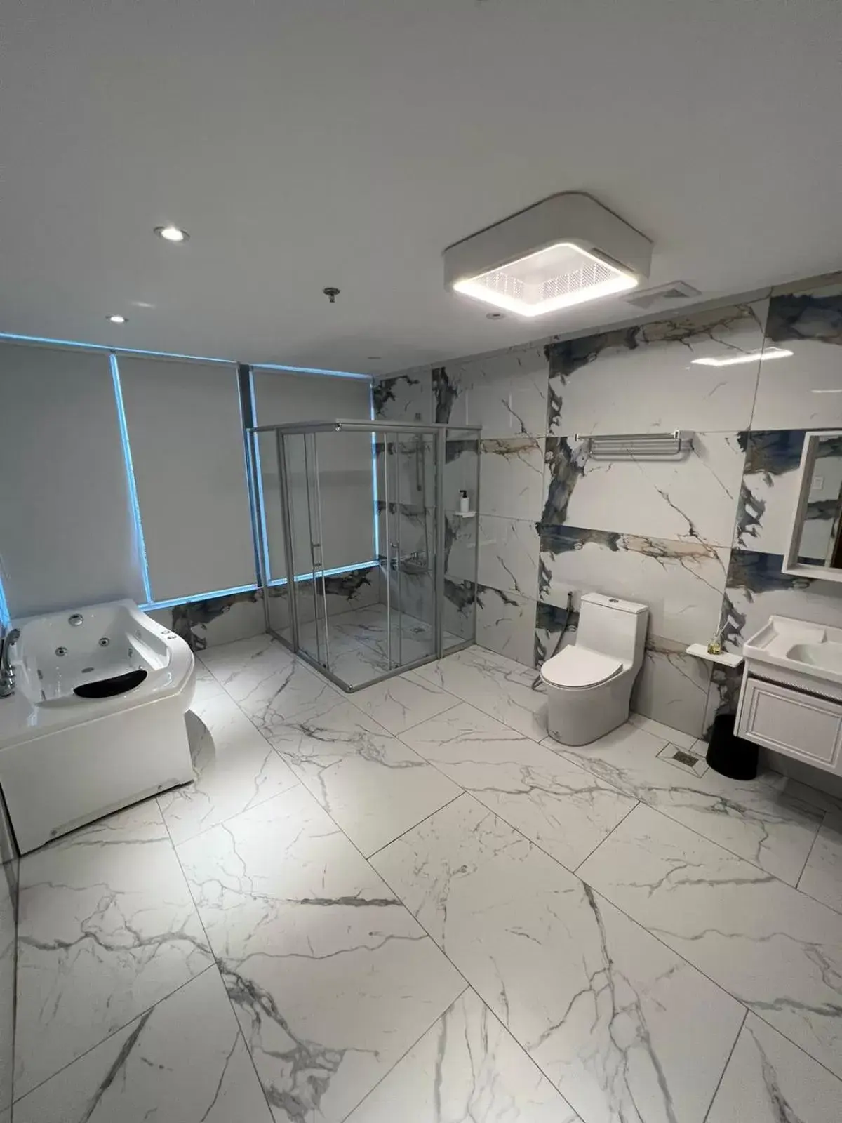 Shower, Bathroom in City Park Hotel Residences