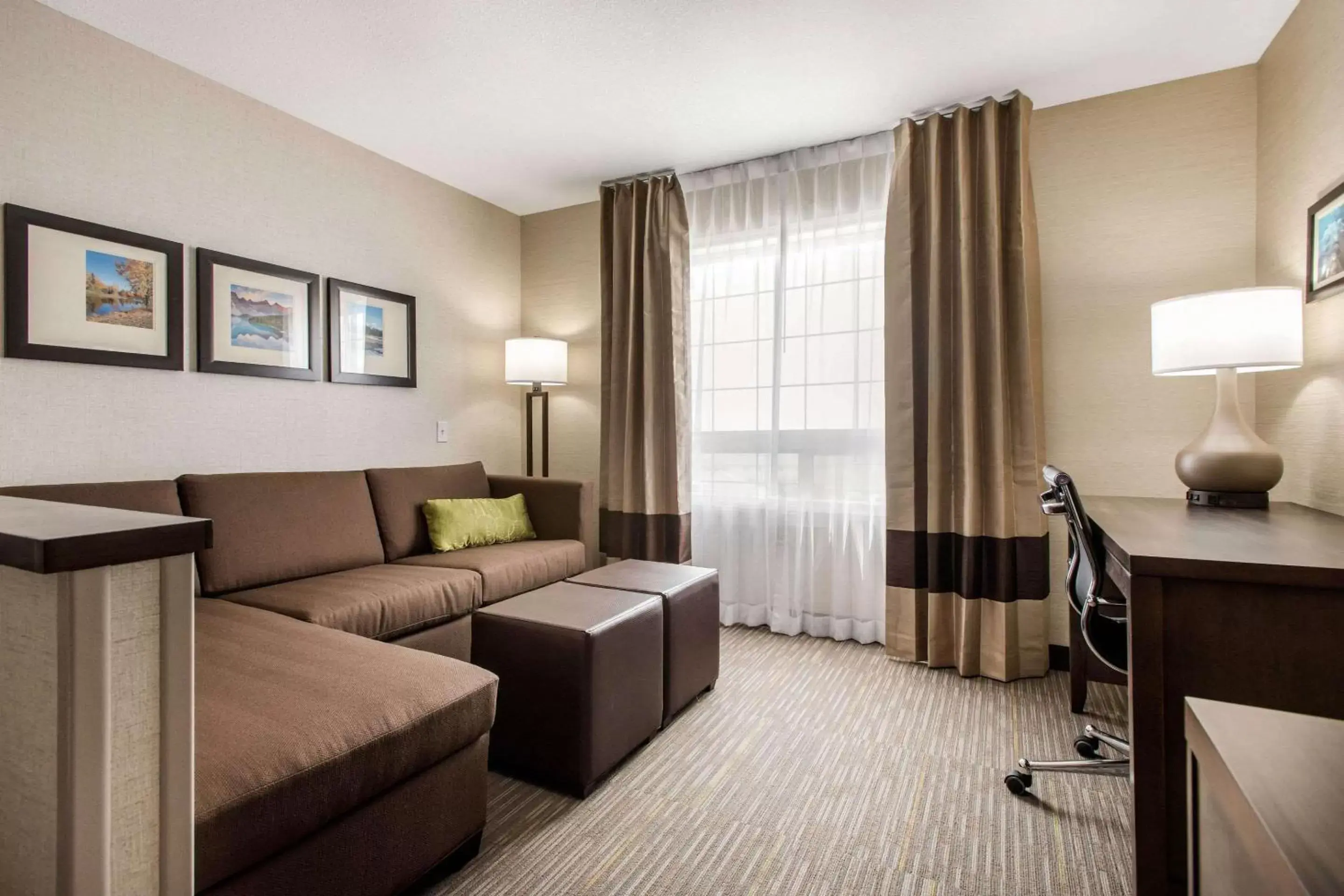 Photo of the whole room, Seating Area in Comfort Inn & Suites Red Deer