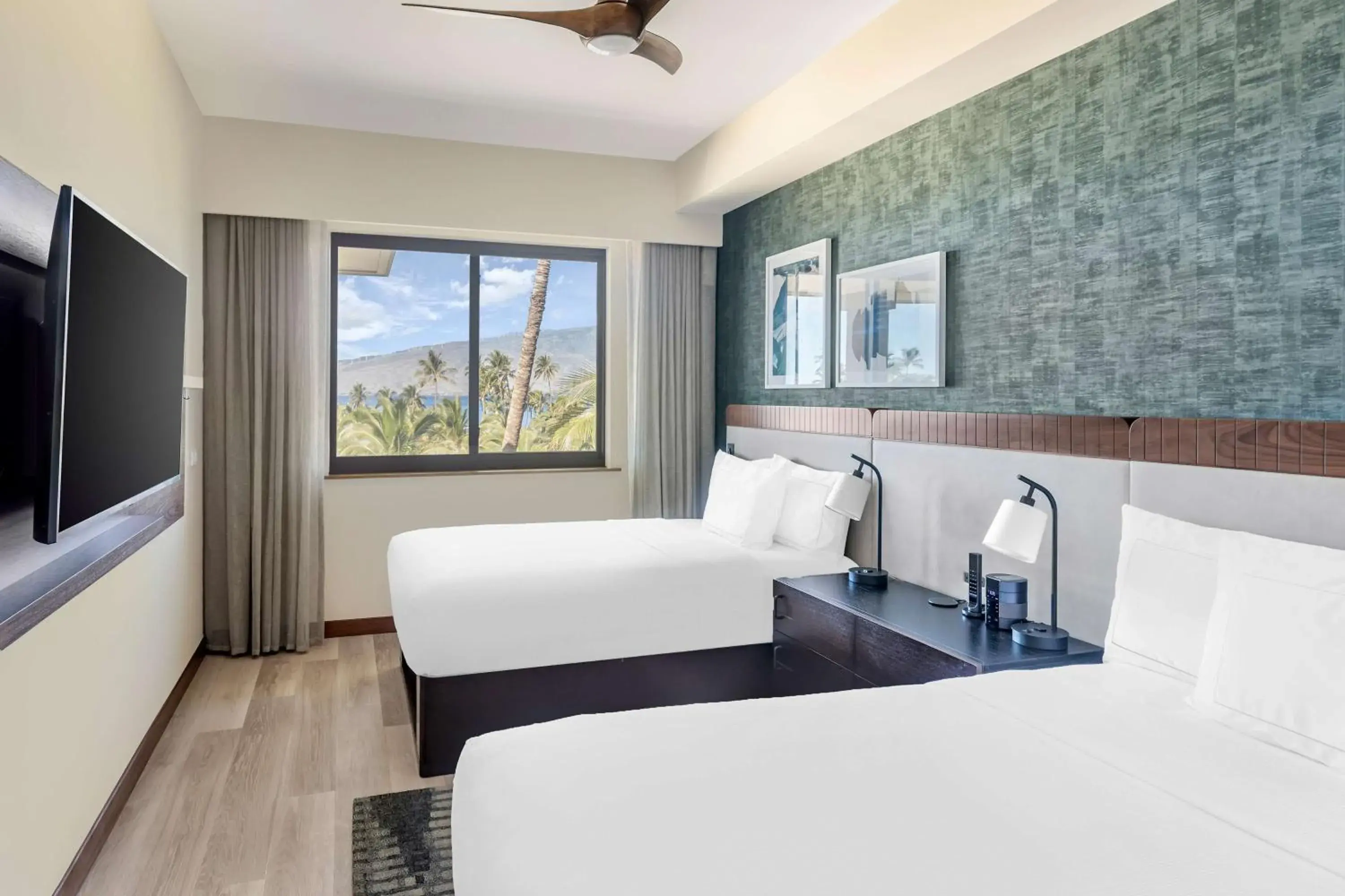Bed in Hilton Grand Vacations Club Maui Bay Villas