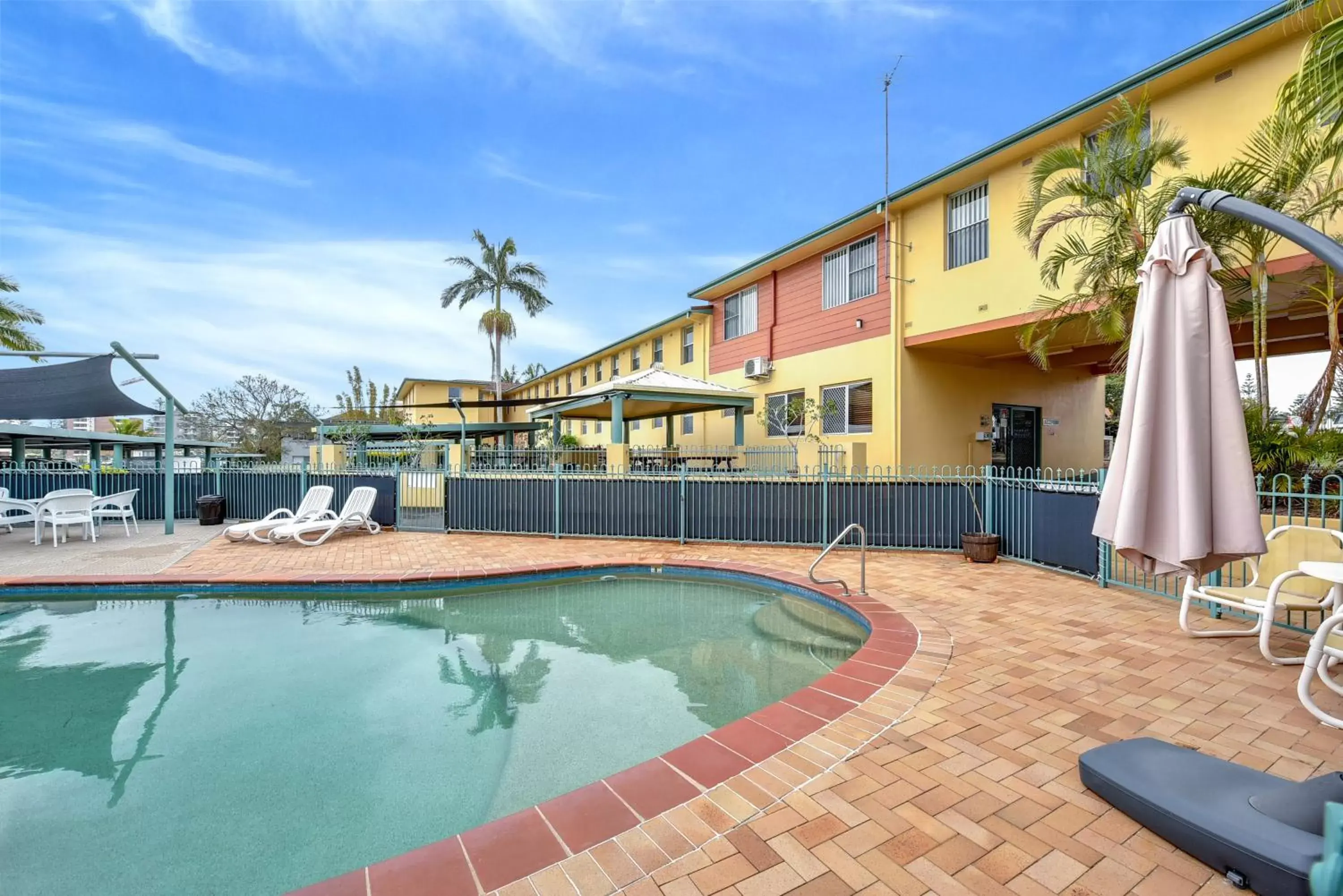 Swimming Pool in Oxley Cove Holiday Apartment