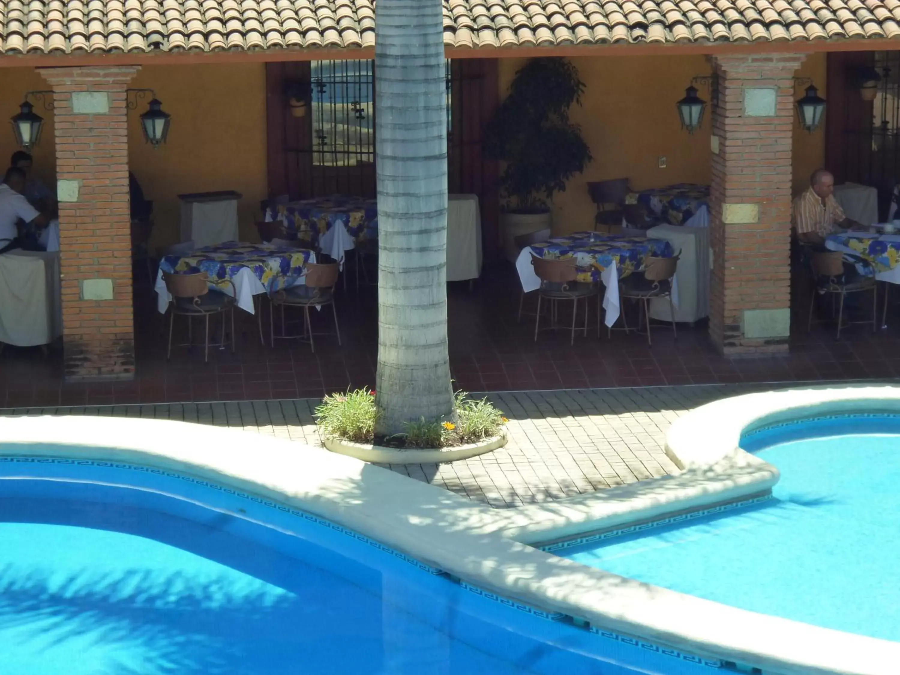 Restaurant/places to eat, Swimming Pool in Hotel Hacienda