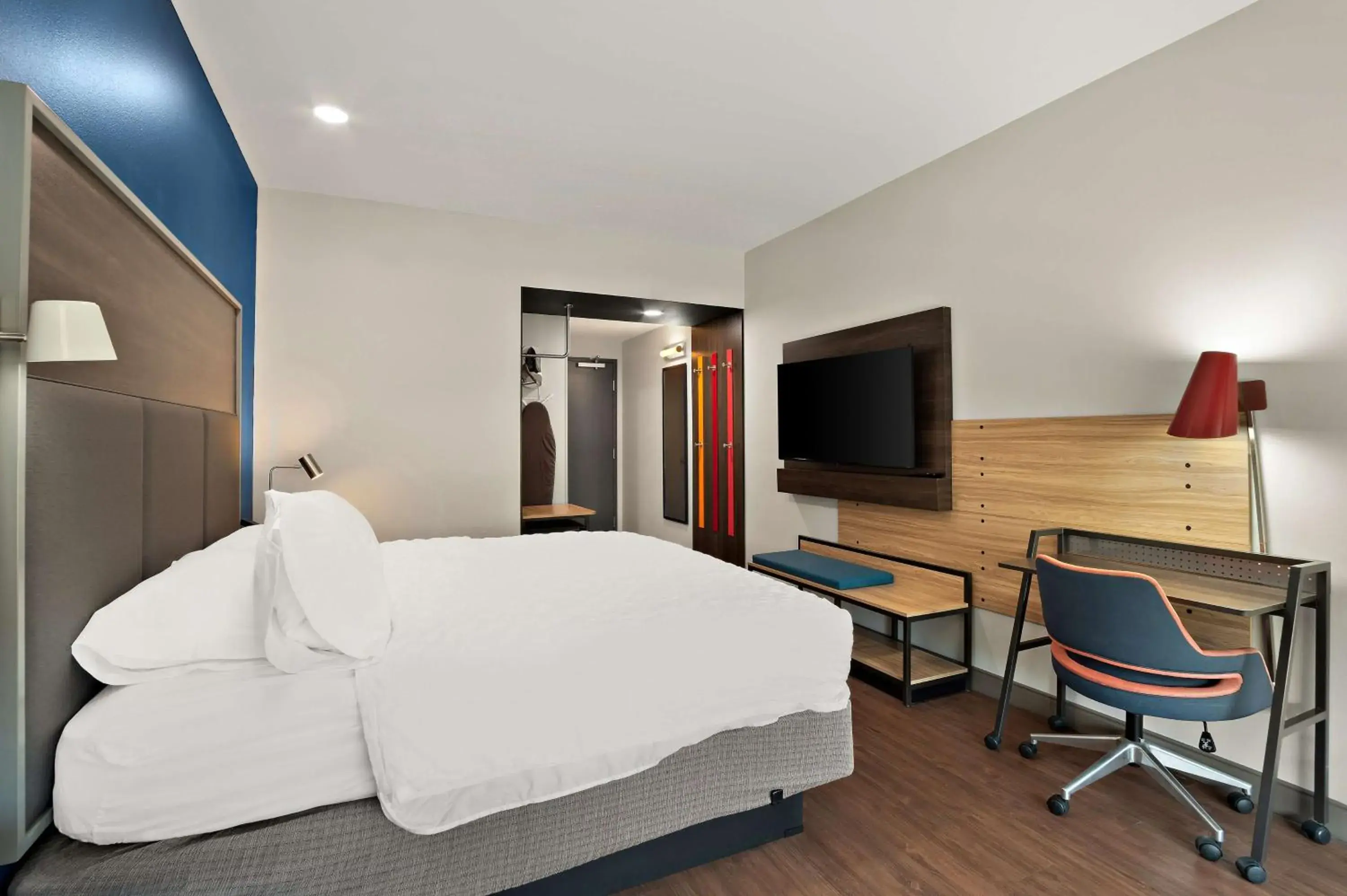 Bedroom, TV/Entertainment Center in Tru By Hilton Santee