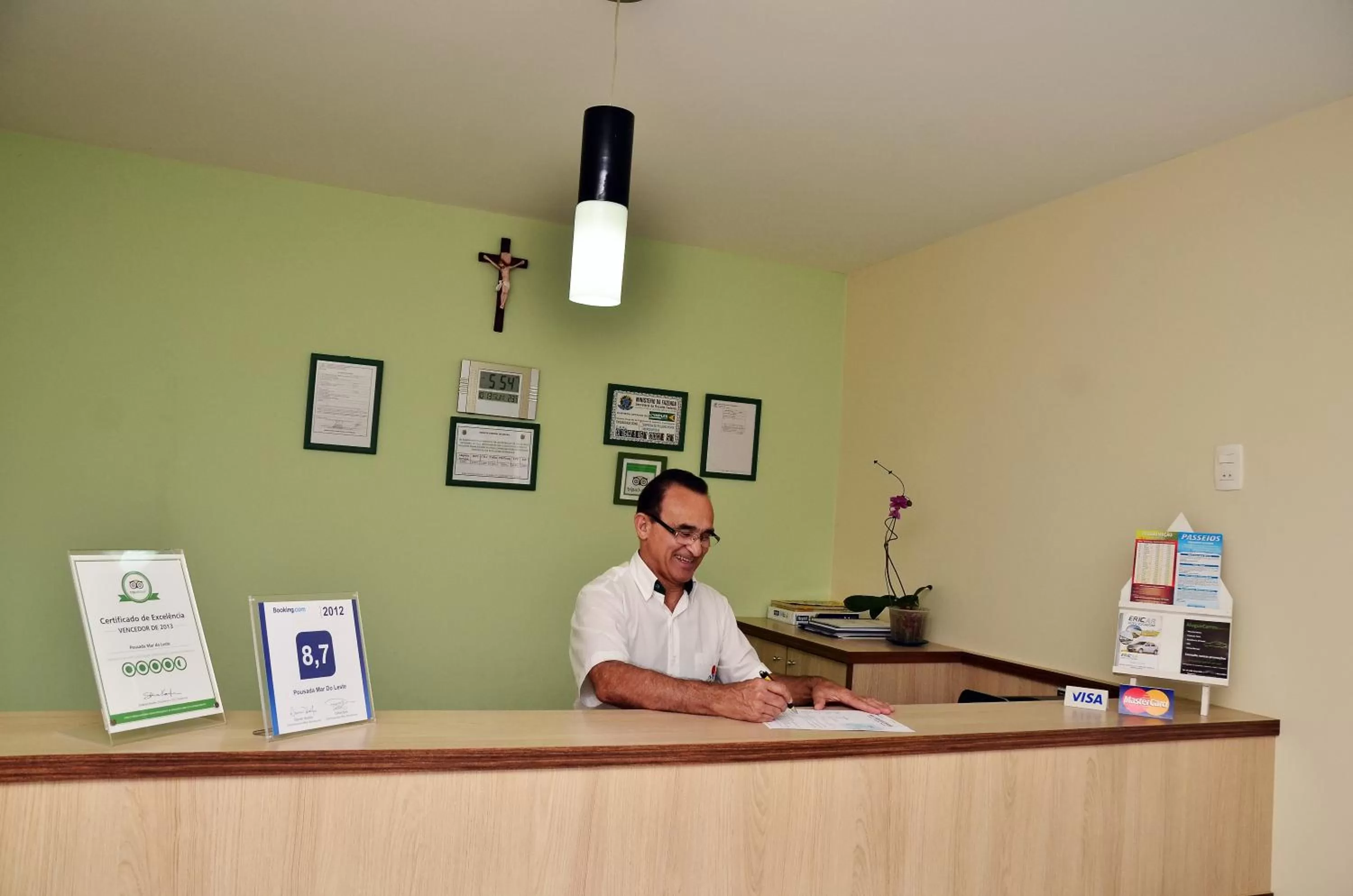 Staff in Pousada Mar Do Leste